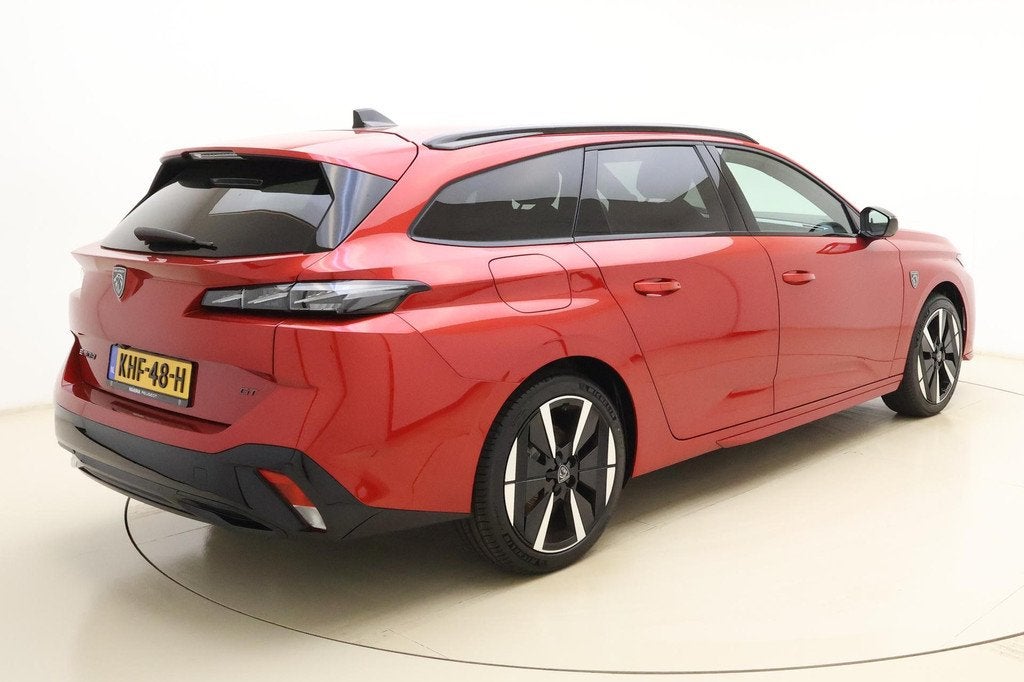 Peugeot e-308 SW GT 54 kWh | Sportinterieur | Parkeersensore, Auto's, Peugeot, Zwart, 156 pk, Automatische klimaatregeling, Rood