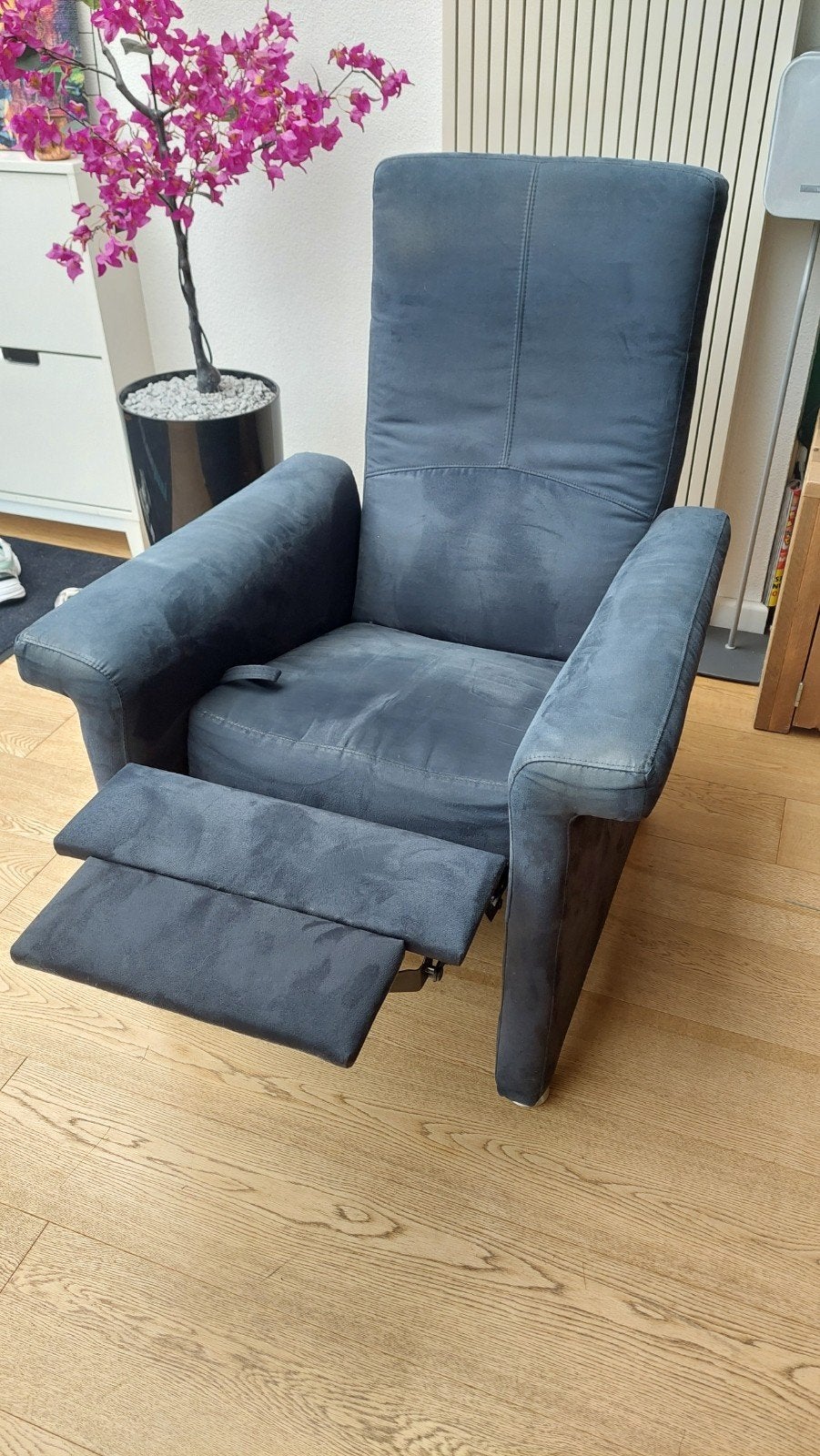 Comfortabele zwarte relaxfauteuil, Ophalen, Gebruikt, Blauw, Modern, comfortabel