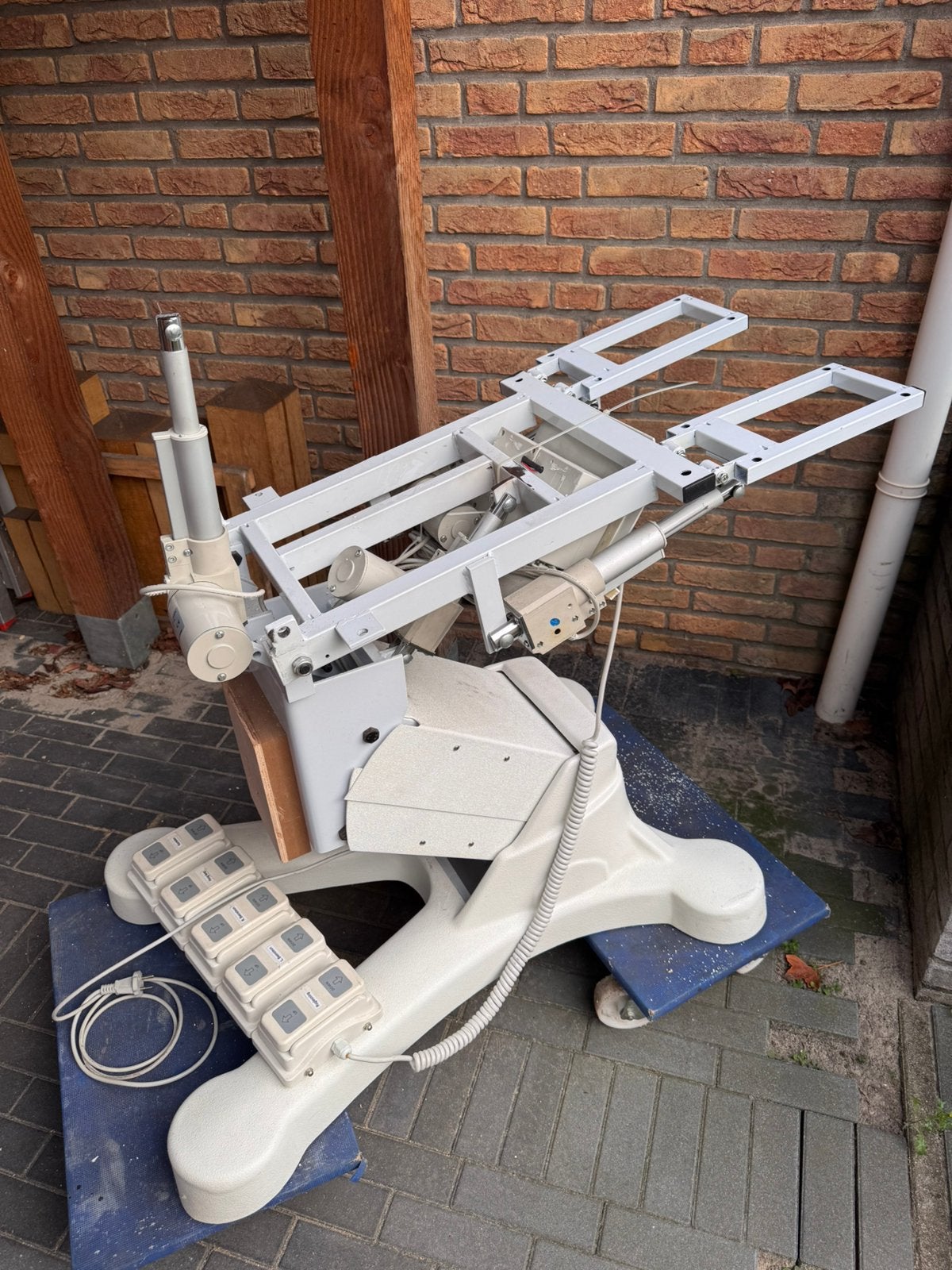 Behandelstoel elektr onderstel, Ophalen, Gebruikt