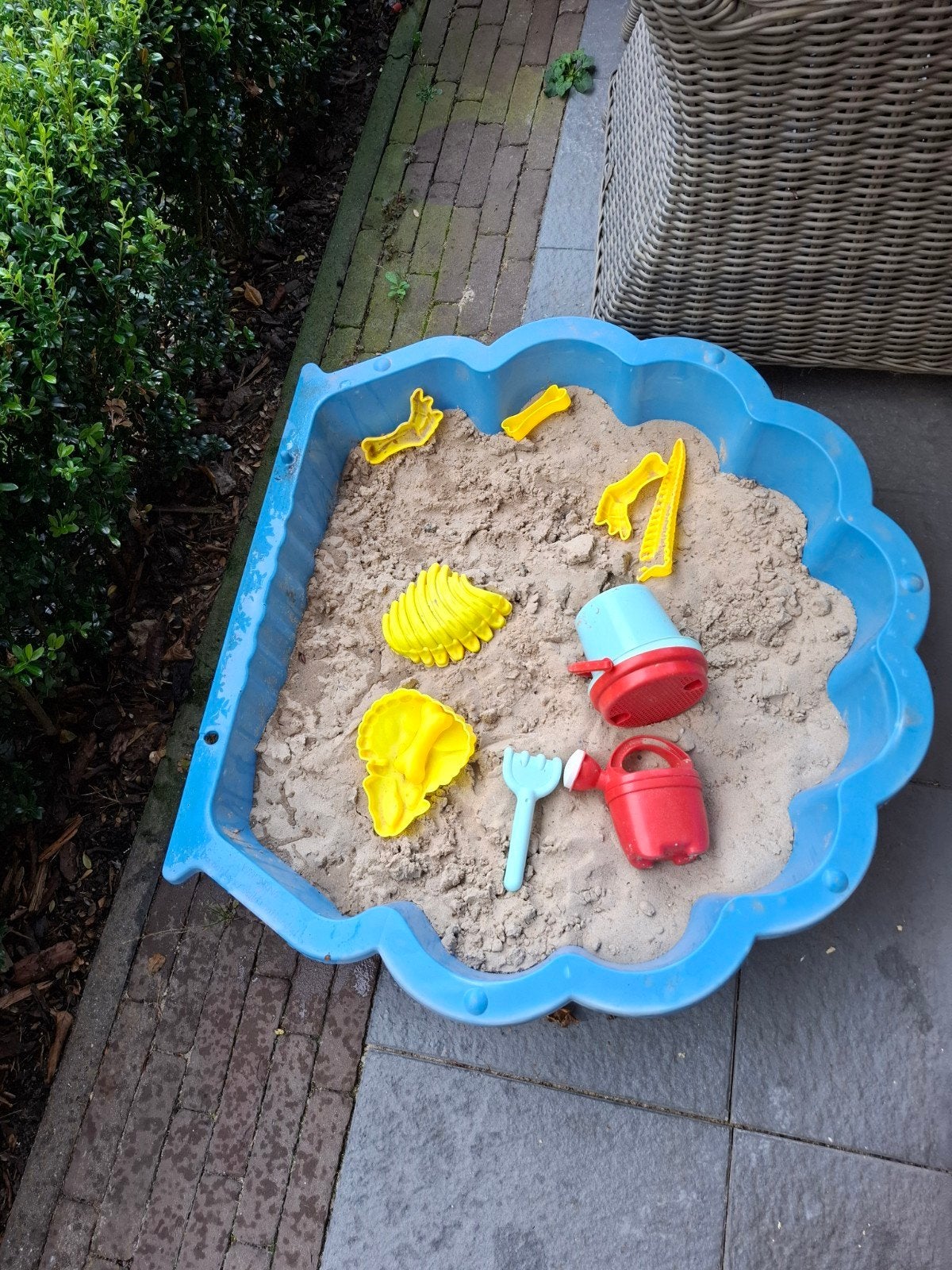 Te koop schelp zandbak / zwembadje met deksel, Ophalen, Gebruikt