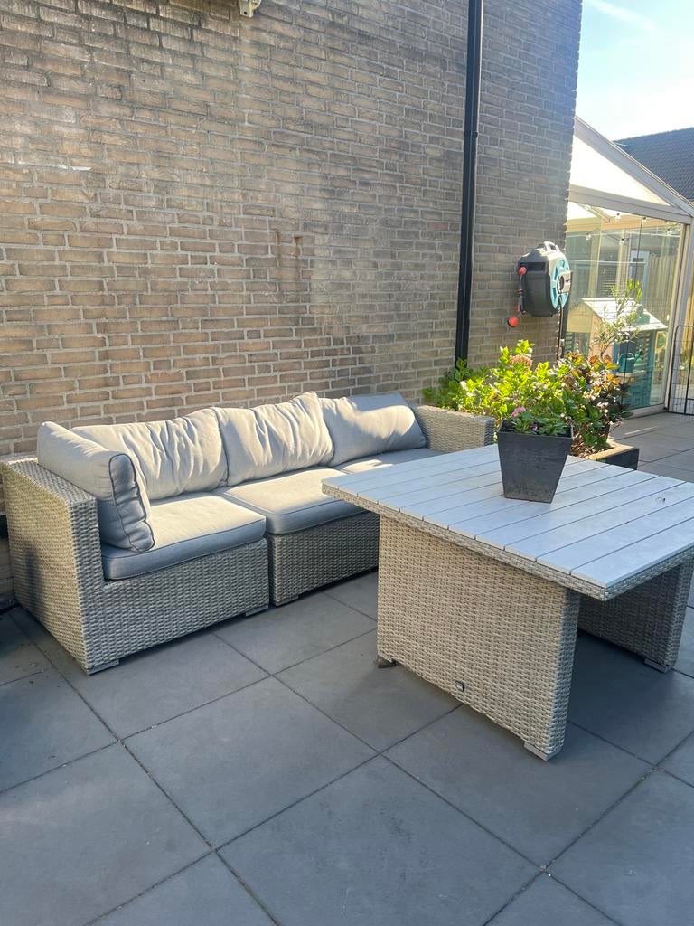 Comfortabele Wicker Loungeset met Tafel, Tuin en Terras, Tuinsets en Loungesets, Ophalen, Gebruikt, 3 zitplaatsen, Loungeset