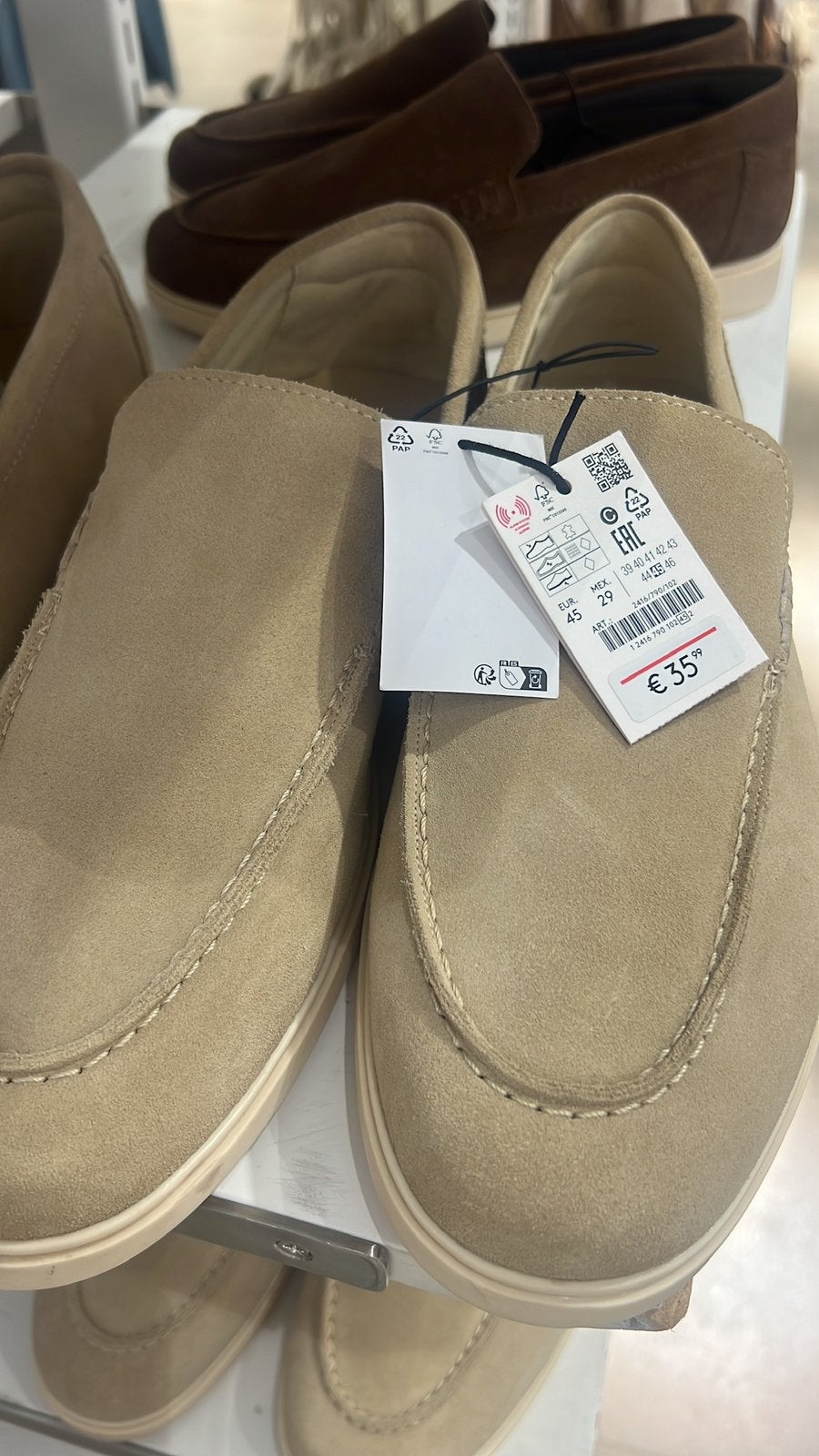 Nieuwe beige suède loafers - Maat 45, Kleding | Heren, Schoenen, Ophalen of Verzenden, Nieuw, Overige kleuren, Loafers