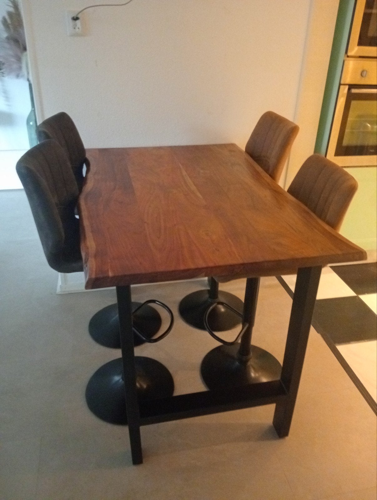 bartafel van Mango hout met Set van 4 verstelbare barkrukken, Ophalen, Gebruikt, Leer, 90 cm of meer