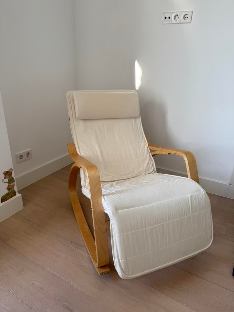 Comfortabele schommelstoel (rocking chair) met voetensteun, Huis en Inrichting, Ophalen, Minder dan 50 cm, Gebruikt, 100 tot 125 cm