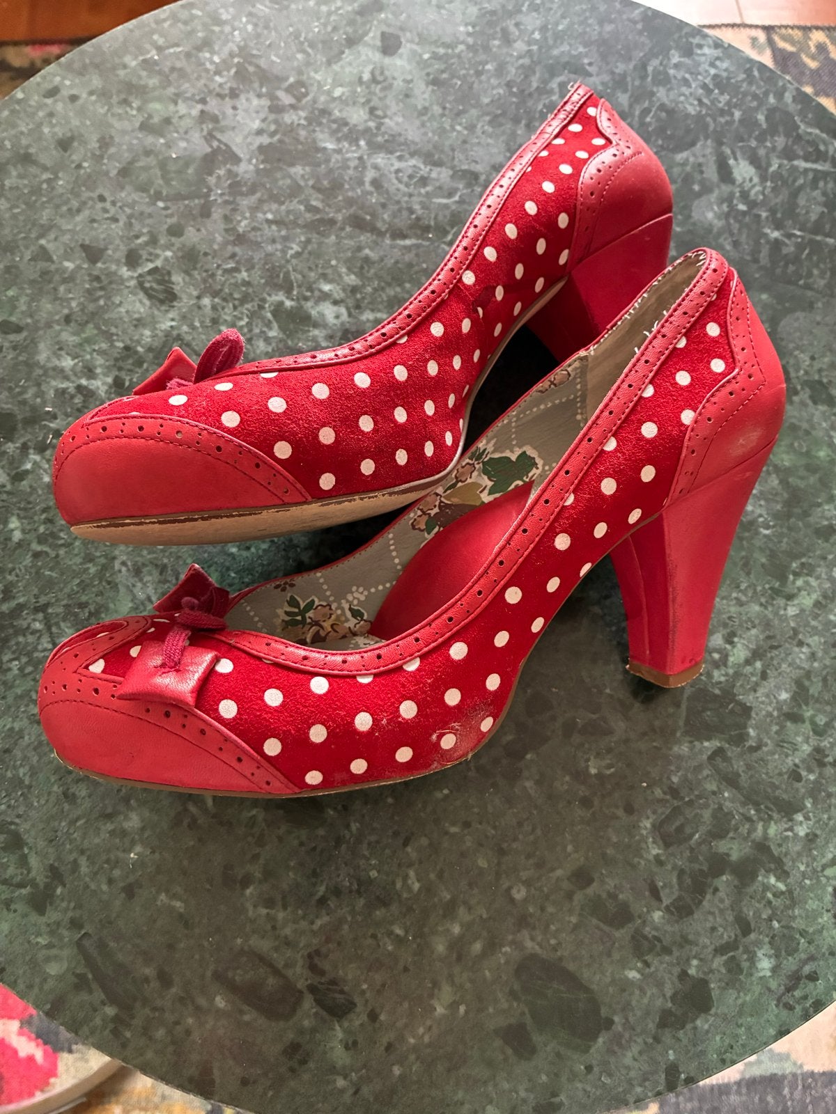 Miss L Fire : Rode pumps met polkadot print en strikjes, Kleding | Dames, Ophalen, Pumps, Gedragen, Rood