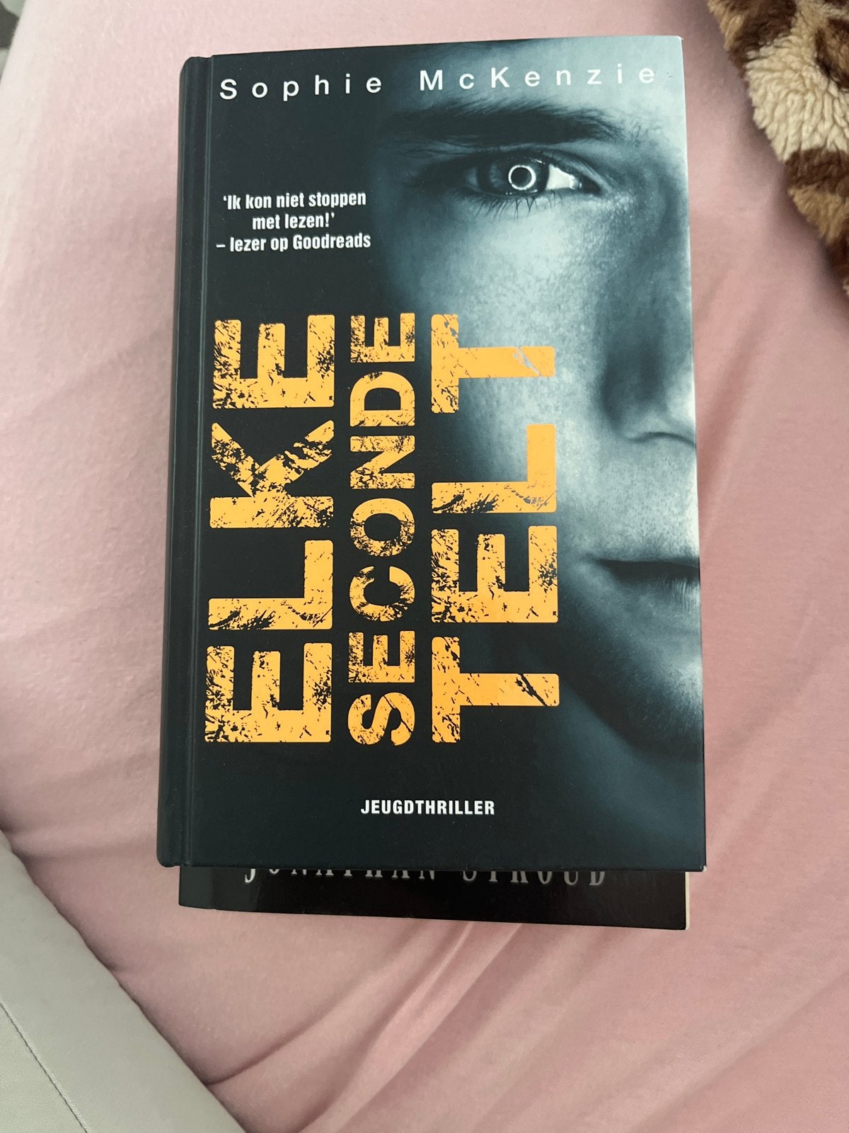 Elke Seconde Telt - Sophie McKenzie (Jeugdthriller), Ophalen of Verzenden, Zo goed als nieuw