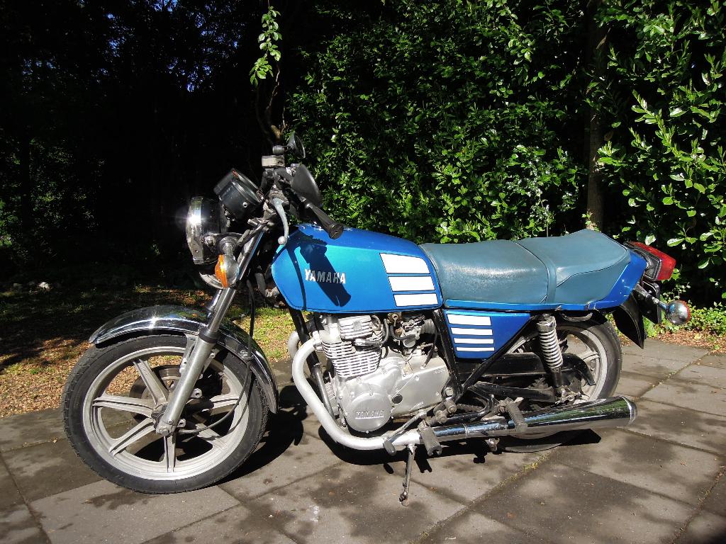 Yamaha XS 360 (1978), Motoren, 2 cilinders, Gebruikt, 353 cc, Handgeschakeld