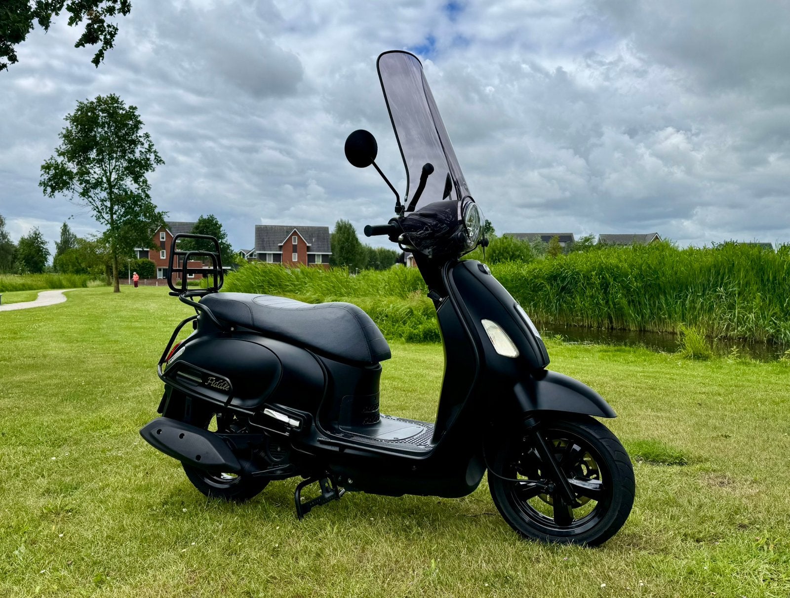 Mooie Sym Fiddle 4 Scooter full options Matt Black scooter, Fietsen en Brommers, Scooters | SYM, Ophalen, Zo goed als nieuw, Benzine