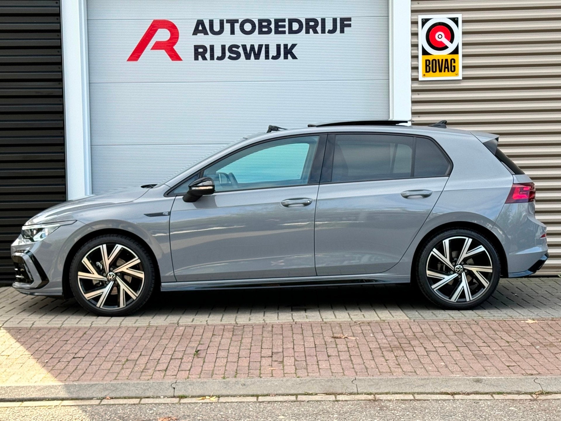 Volkswagen Golf 1.5 eTSI R-Line Pano/Head-Up/Camera, Auto's, 4 cilinders, Alcantara, Bedrijf, Automatische klimaatregeling