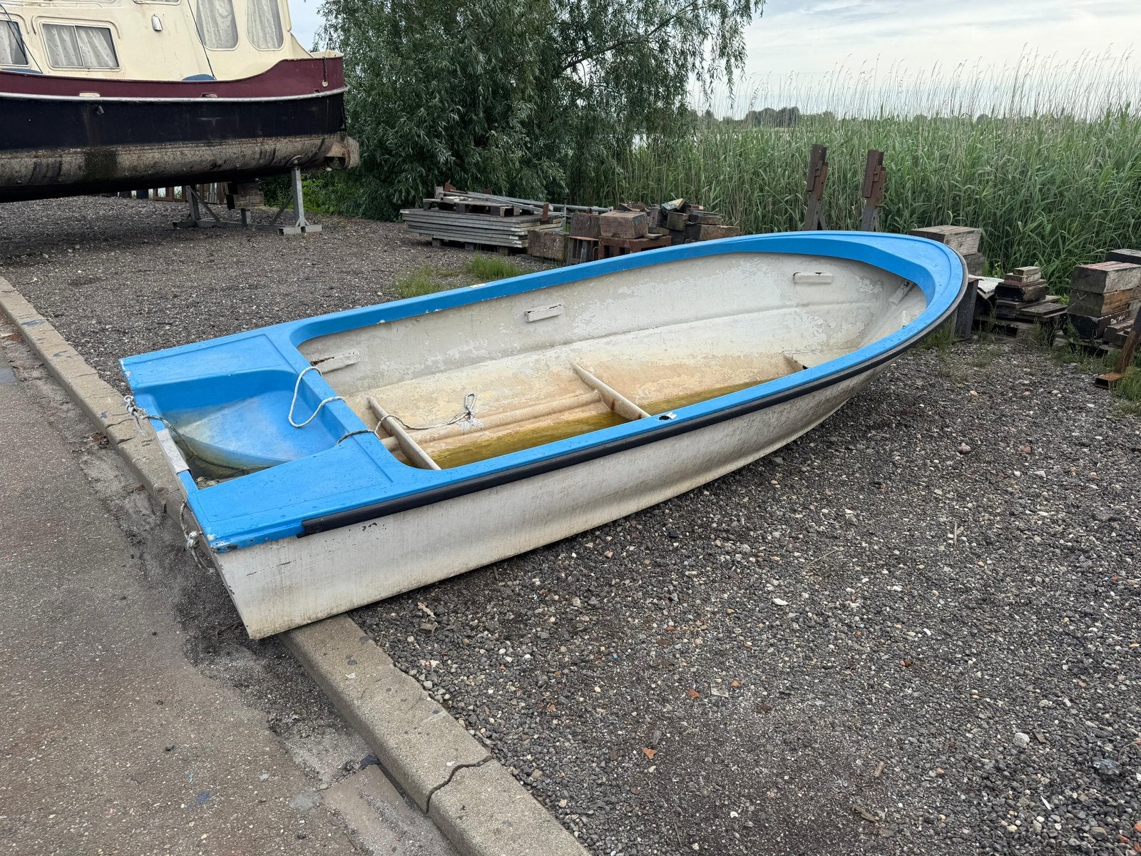 Gebruikte polyester roeiboot - Ideaal voor vissen, Ophalen, Gebruikt, Geschikt voor motor, Visboot
