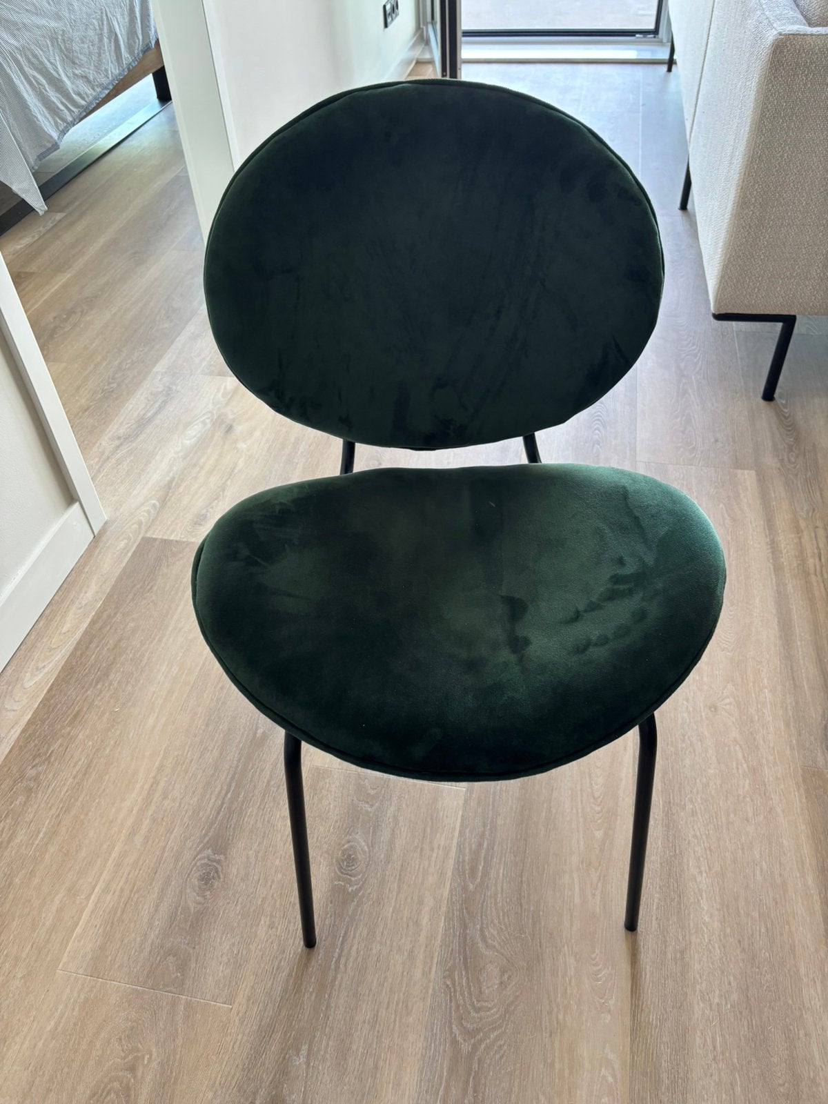 Leuke groene velvet stoel, Huis en Inrichting, Tafels | Bijzettafels, Minder dan 55 cm, Rond, Zo goed als nieuw, Ophalen
