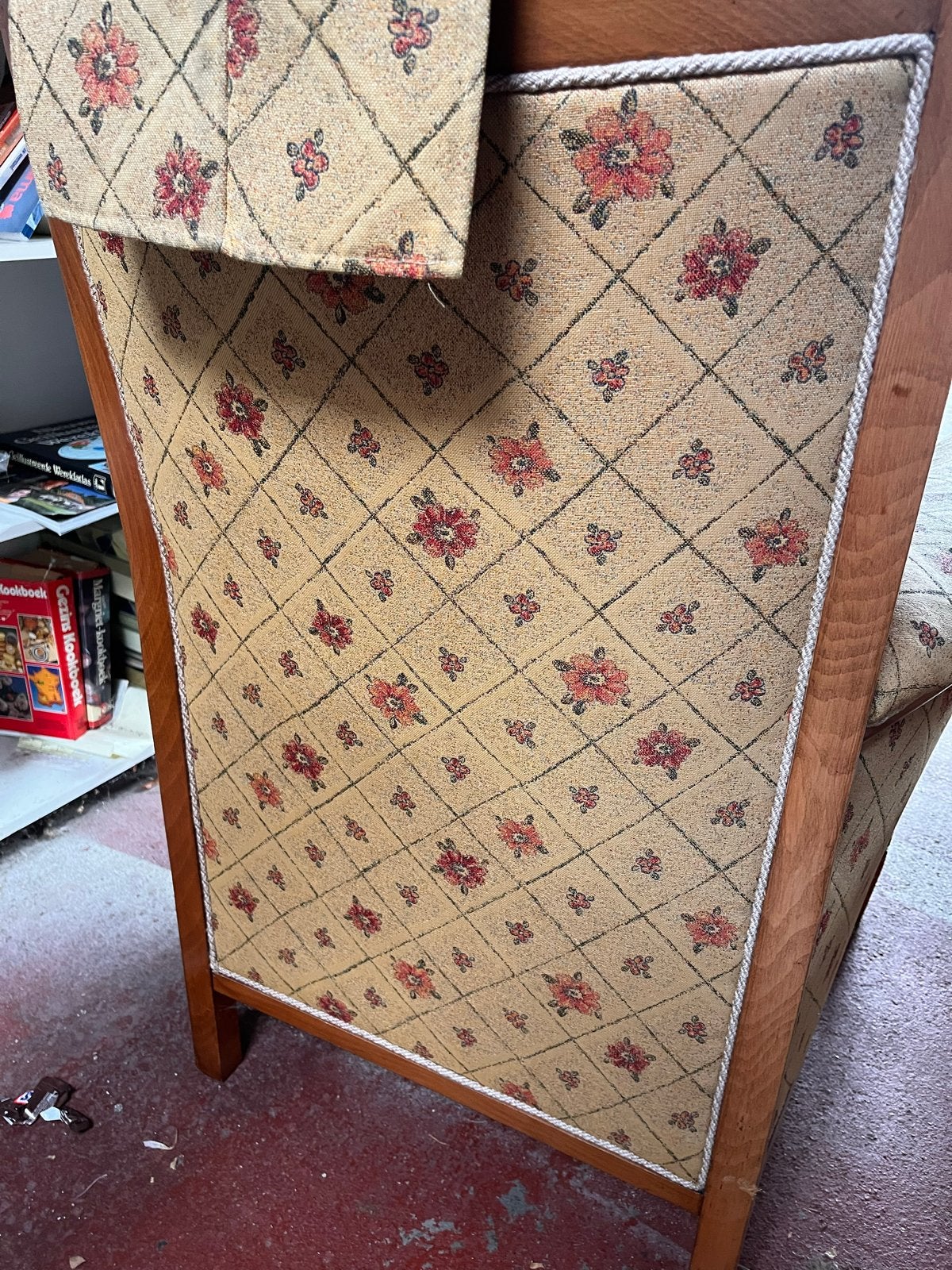 Vintage fauteuil met bloemenpatroon, Ophalen, Gebruikt, Hout, 75 tot 100 cm