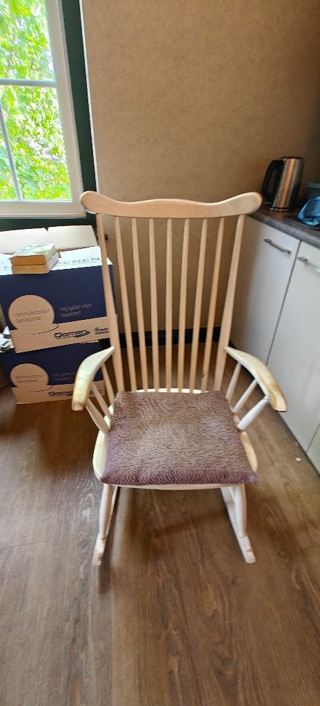 Vintage Schommelstoel opknapper, Ophalen