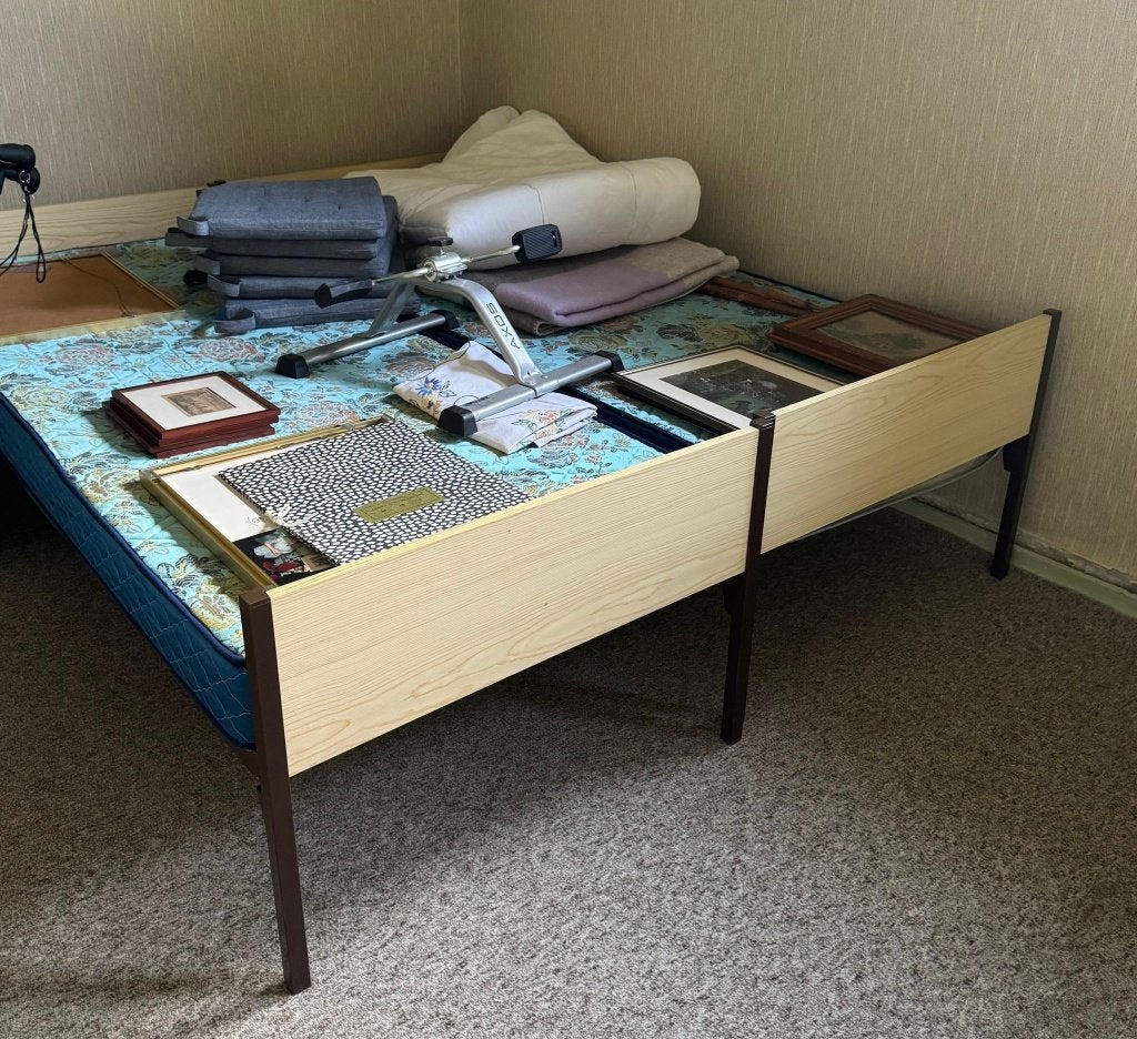 2 logeerbedden, Huis en Inrichting, Slaapkamer | Matrassen en Bedbodems, Ophalen, Gebruikt, Eenpersoons, Bedbodem