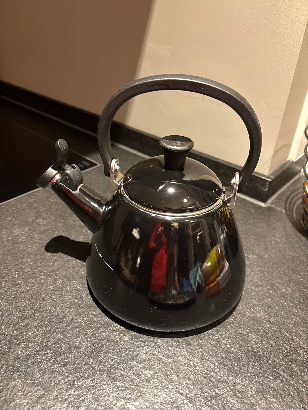 Le Creuset fluitketel - Zwart - 1.6L - Gebruikt, Witgoed en Apparatuur, 1 tot 2 liter, Ophalen of Verzenden, Gebruikt