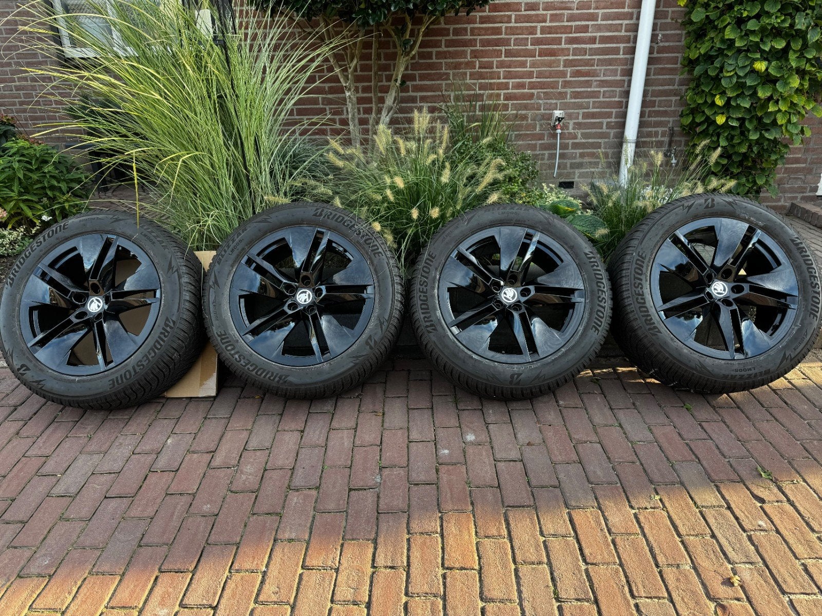 winterbanden Skoda Enyaq Elroq ID4 Q4 velgen, Gebruikt, Banden en Velgen, Winterbanden, 235 mm