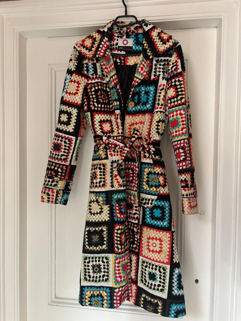 Opvallende half lange jas van Gsus Industries maat M, Kleding | Dames, Jassen | Winter, Zo goed als nieuw, Maat 38/40 (M), Overige kleuren