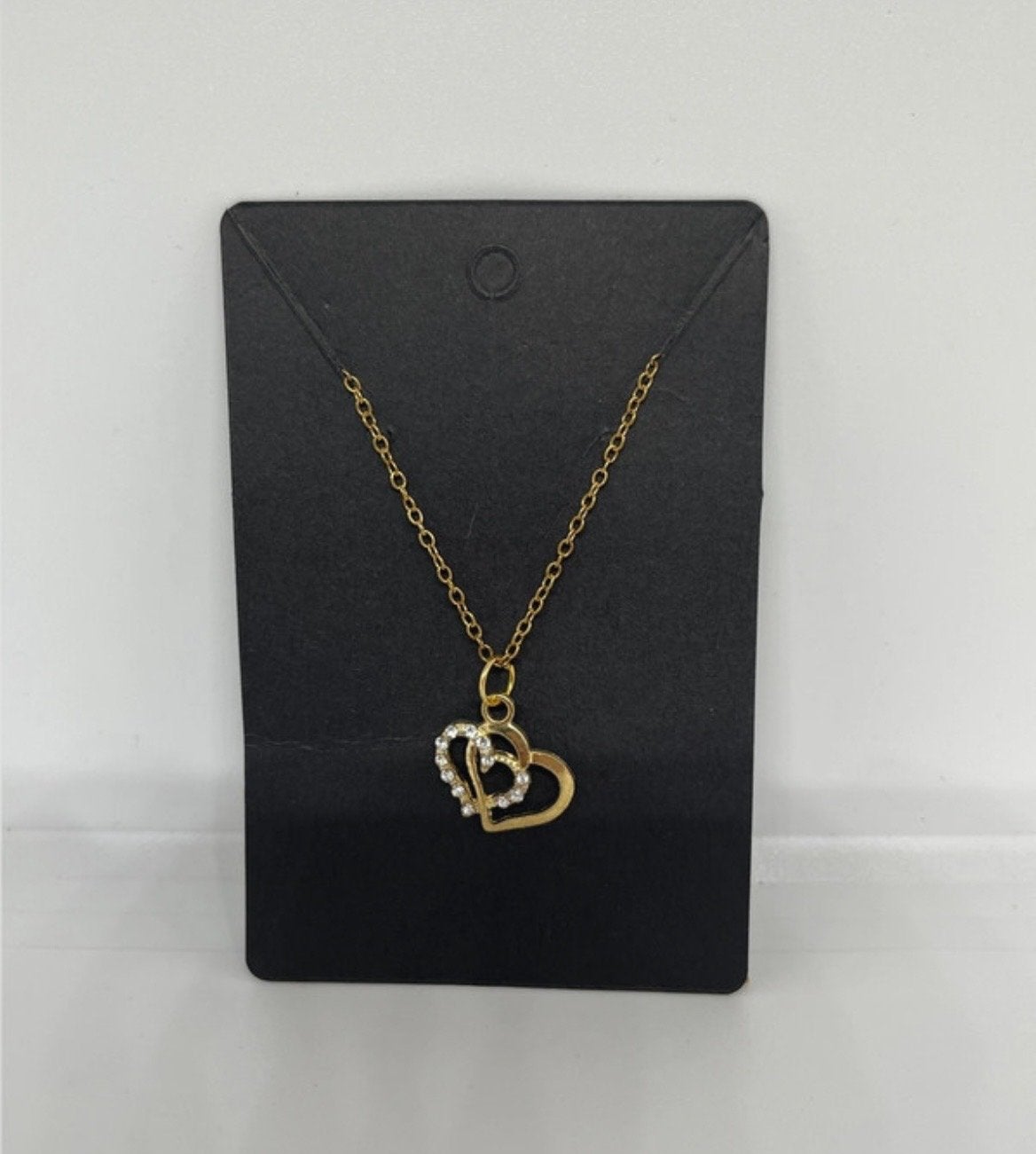 Gouden ketting met dubbele hart hanger en strass, Nieuw, Ophalen of Verzenden, Goud, Overige materialen