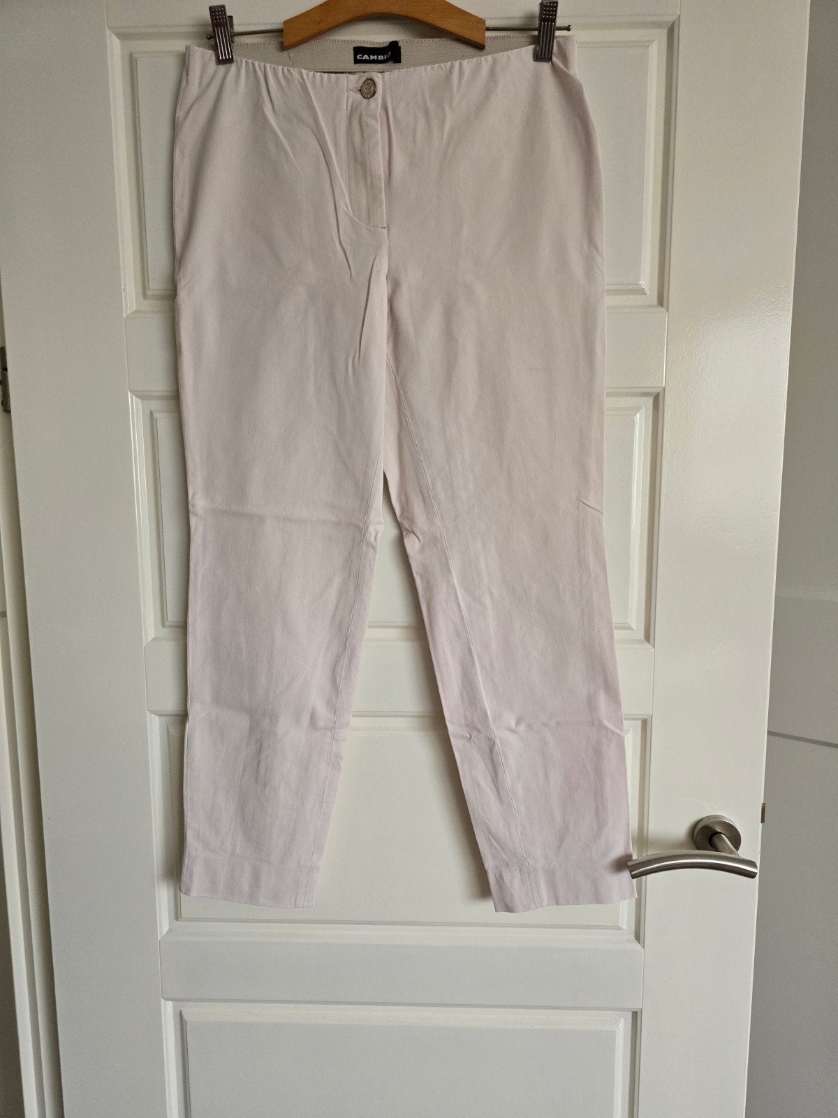 Te koop beige dames broek, merk Cambio, maat 38. Aan de onde, Kleding | Dames, Maat 38/40 (M), Cambio, Beige, Ophalen of Verzenden