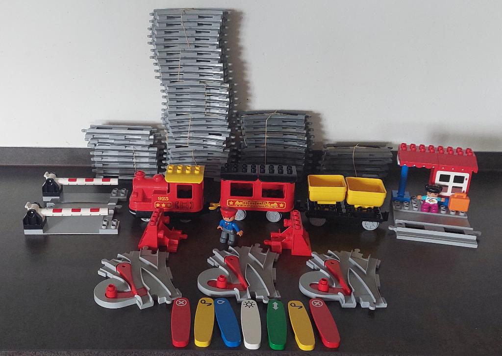 duplo trein werkt op app (48 rails 3 wissels 7 codestenen), Kinderen en Baby's, Speelgoed | Duplo en Lego, Ophalen of Verzenden