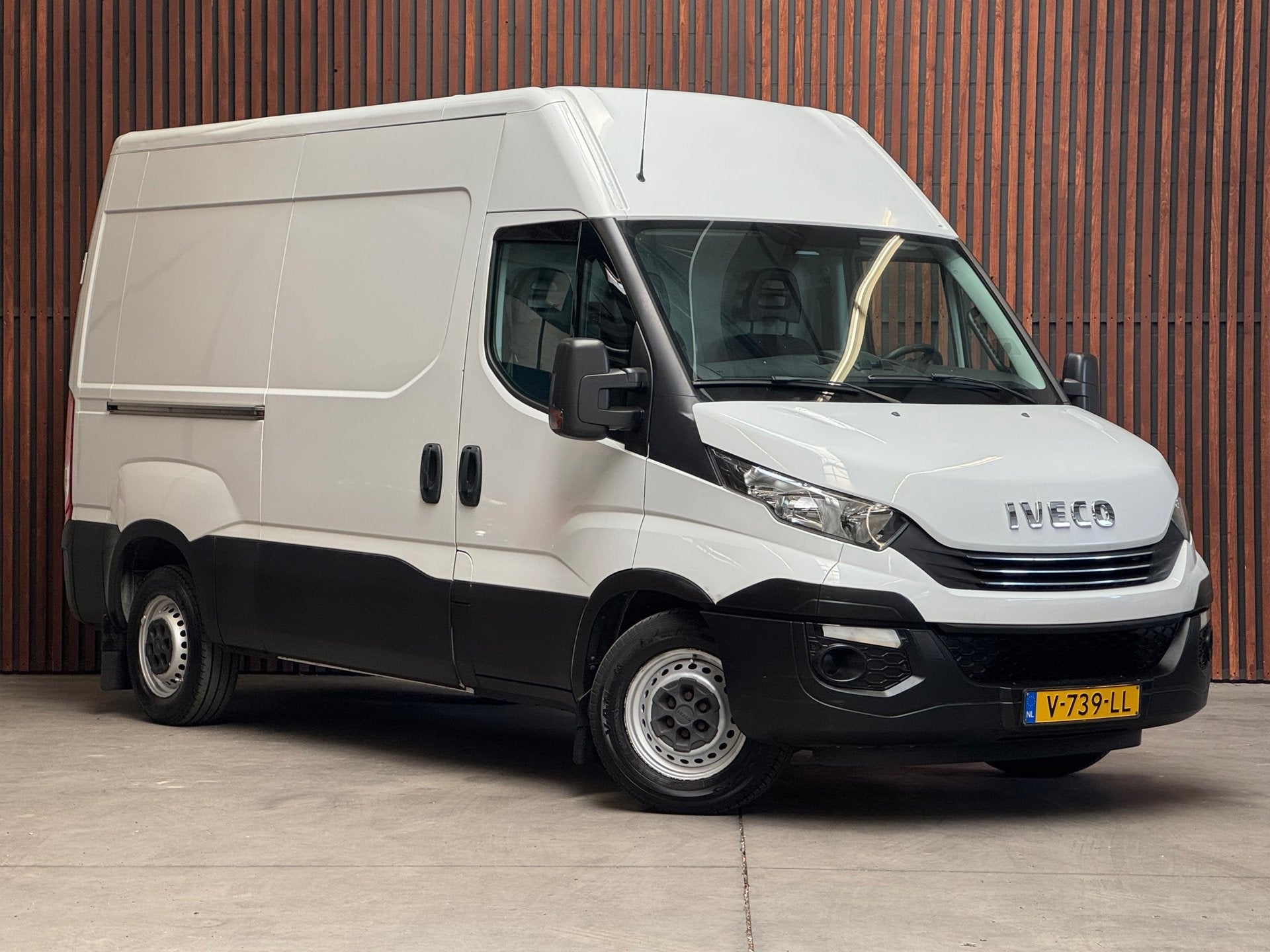 Iveco Daily 35S16V 2.3 H2 AUT CAMERA-CRUISE-TREKHAAK-DAB+, Dealer onderhouden, Gebruikt, Euro 6, Iveco
