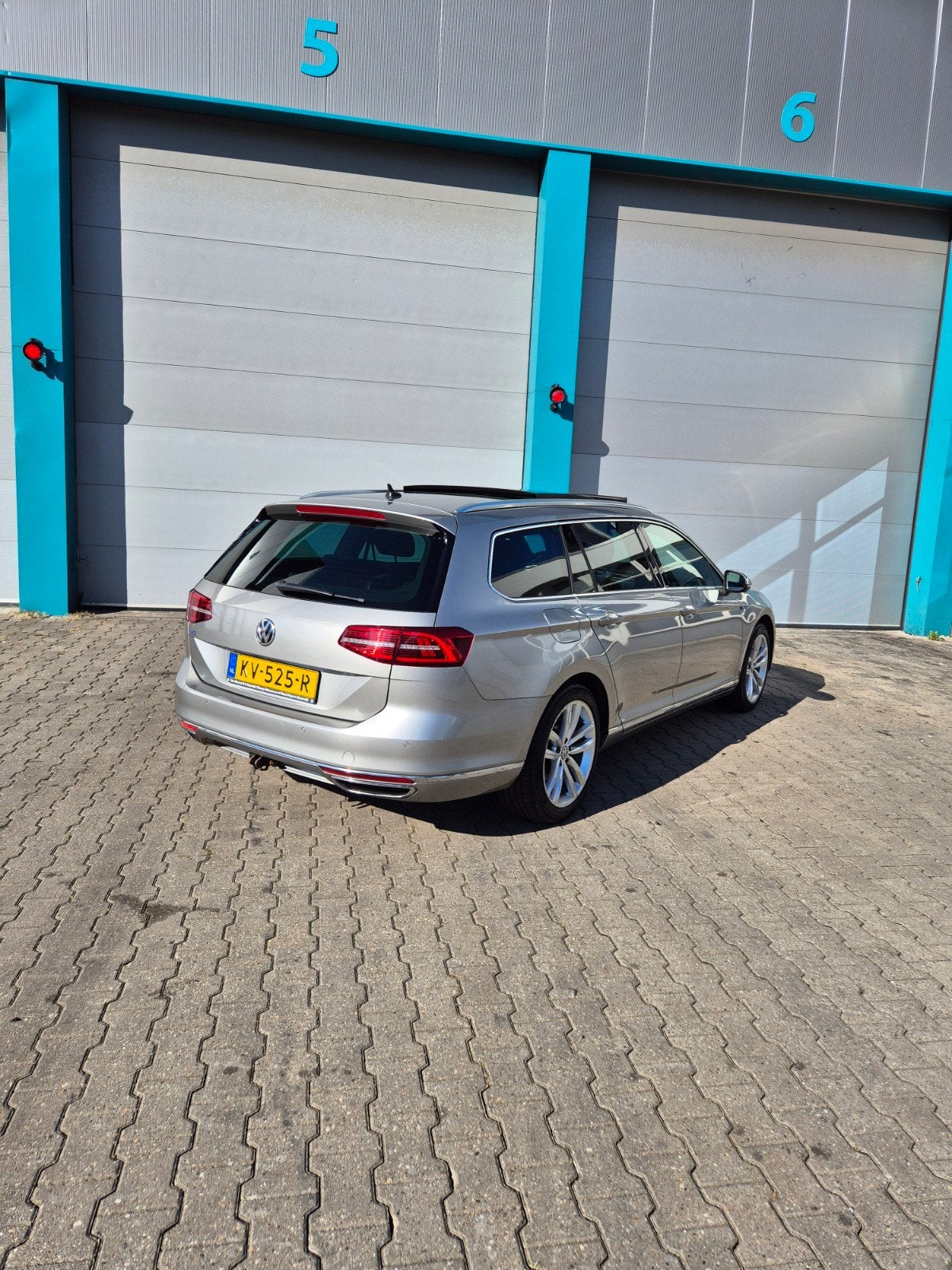 Volkswagen Passat 1.4 TSI 160KW GTE Phev VAR Dsg6 2016 Grijs, Auto's, Dealer onderhouden, Alcantara, 93 €/maand, Zilver of Grijs