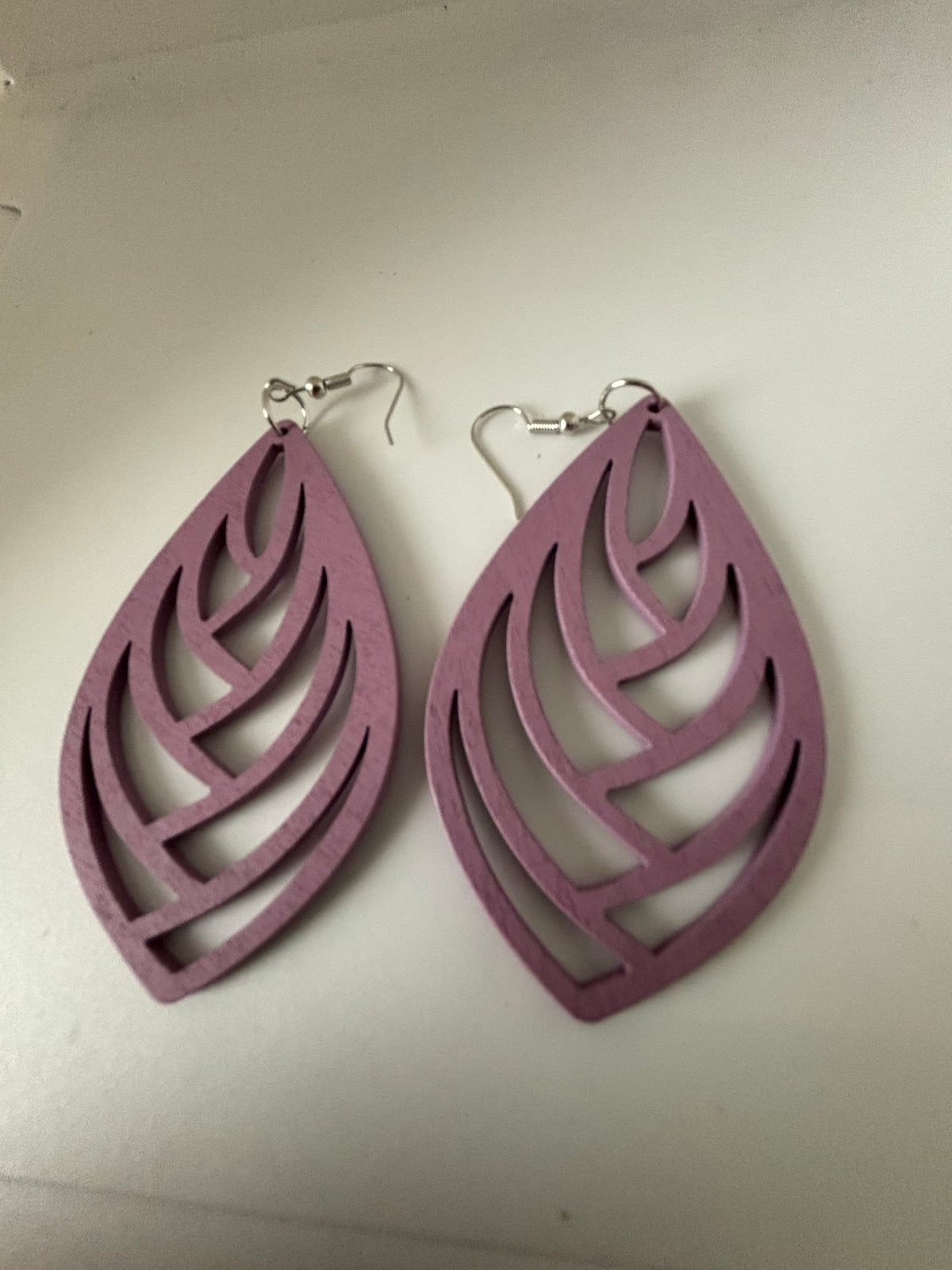 Nieuwe paarse houten oorbellen - Bladvorm, Overige materialen, Hangers, Verzenden, Paars