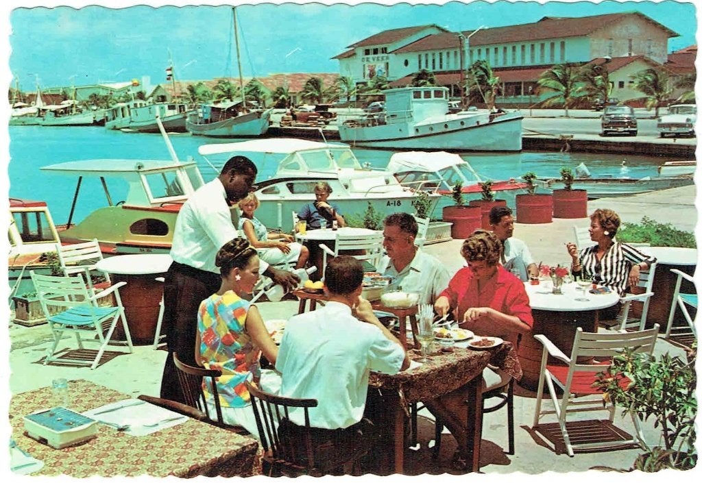 Aruba Drijvend Restaurant Bali Terras, Verzamelen, Ansichtkaarten | Themakaarten, Ongelopen, 1960 tot 1980, Gebouw, Verzenden
