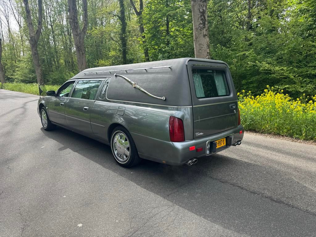 Rouwauto Cadillac hearse 2005 Grijs, Auto's, Bedrijf, 2 stoelen, 2401 kg, Zilver of Grijs