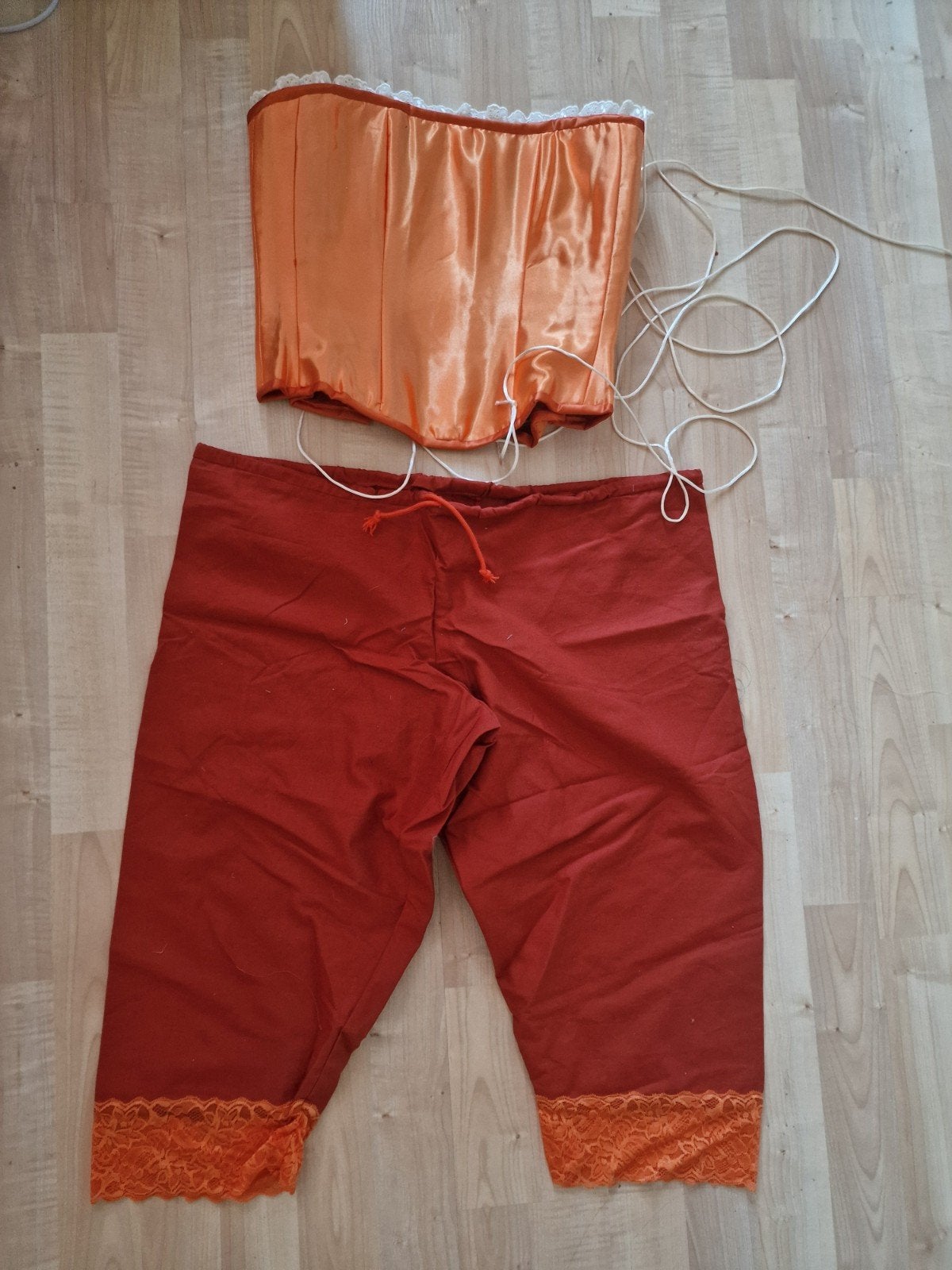Orange Corset en Bloomers. Maat s, Kleding | Dames, Carnavalskleding en Feestkleding, Nieuw, Ophalen of Verzenden, Kleding, Maat 36 (S)