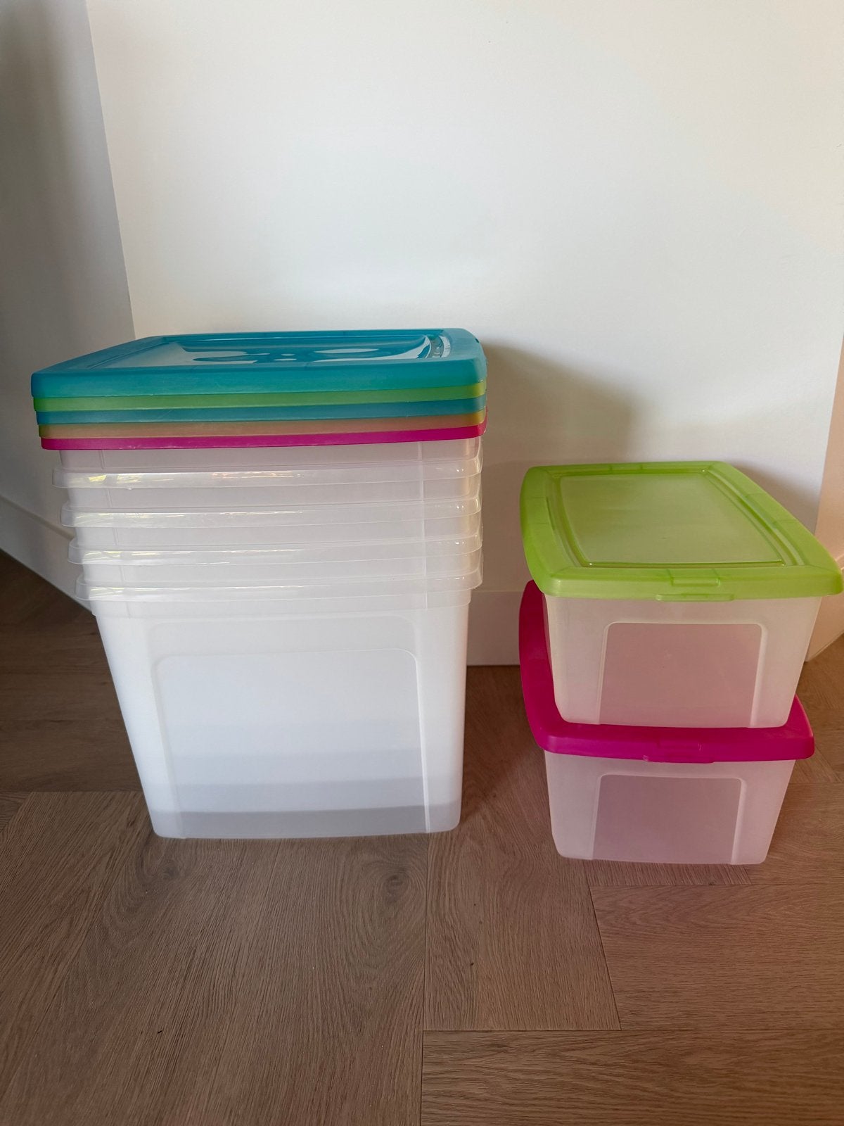 7 plastic opbergbakken, 5 groot en 2 klein, Ophalen, Gebruikt, 40 tot 60 cm, 50 tot 75 cm