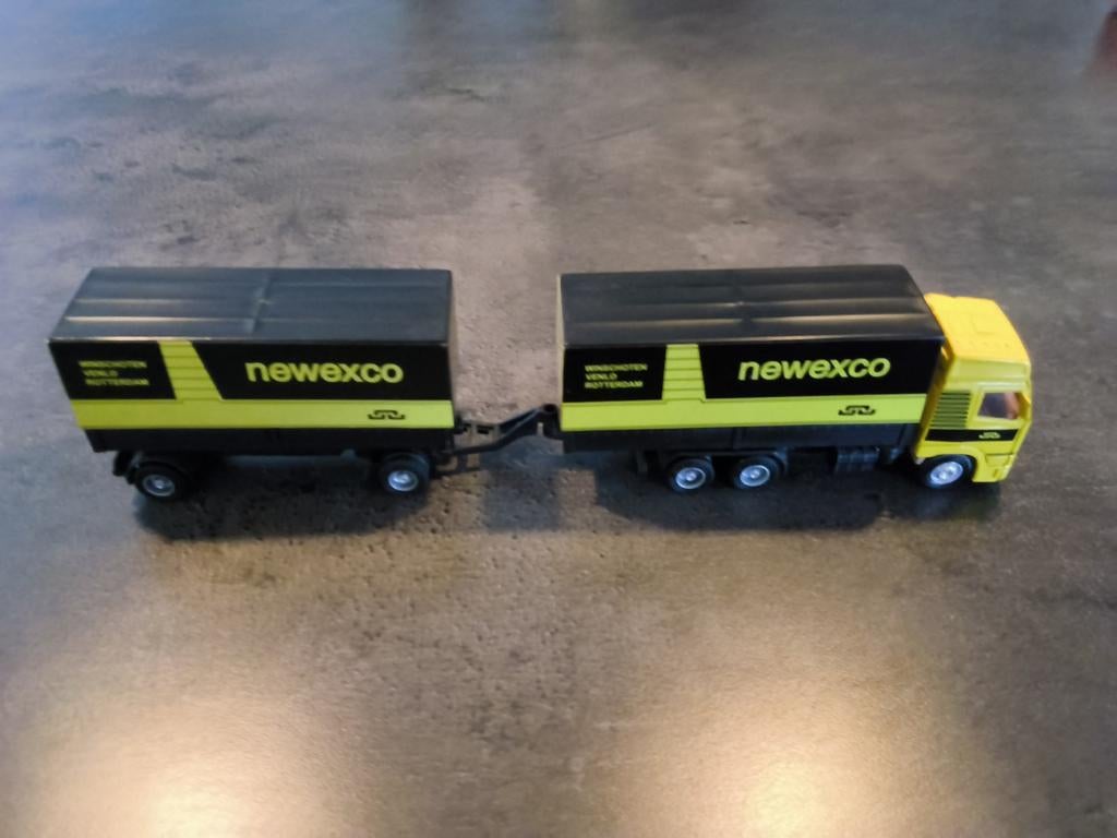 Newexco Volvo trekker met aanhanger., Ophalen of Verzenden, Bus of Vrachtwagen
