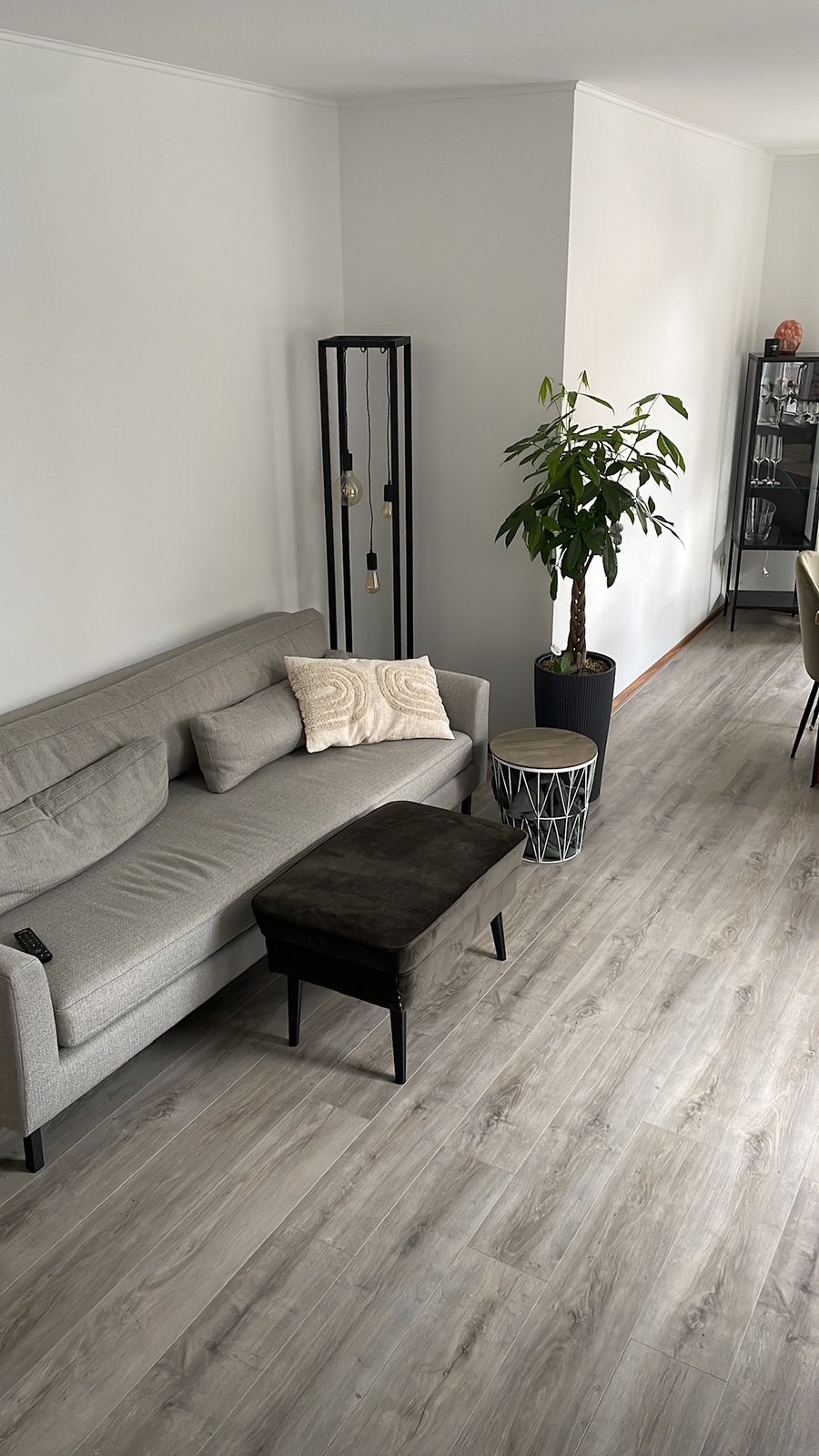 Grijze 3 zitsbank van de karwei / GRATIS AFHALEN, Huis en Inrichting, Banken | Bankstellen, Ophalen, Gebruikt, Driepersoons, 75 tot 100 cm