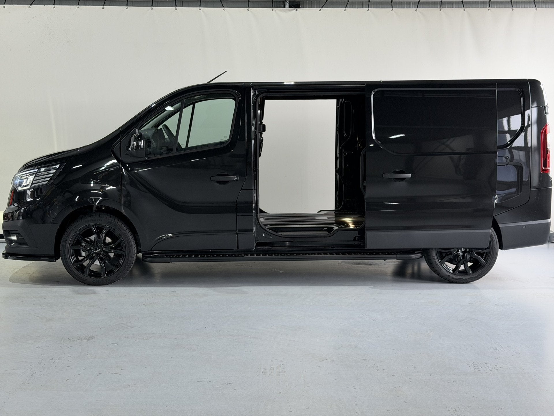 Renault Trafic 2.0 Blue dC1 150 AUTOM T30 L2H1 NEXT LEVEL, Auto's, Bestelauto's, 1803 kg, 4 cilinders, 150 pk, Renault