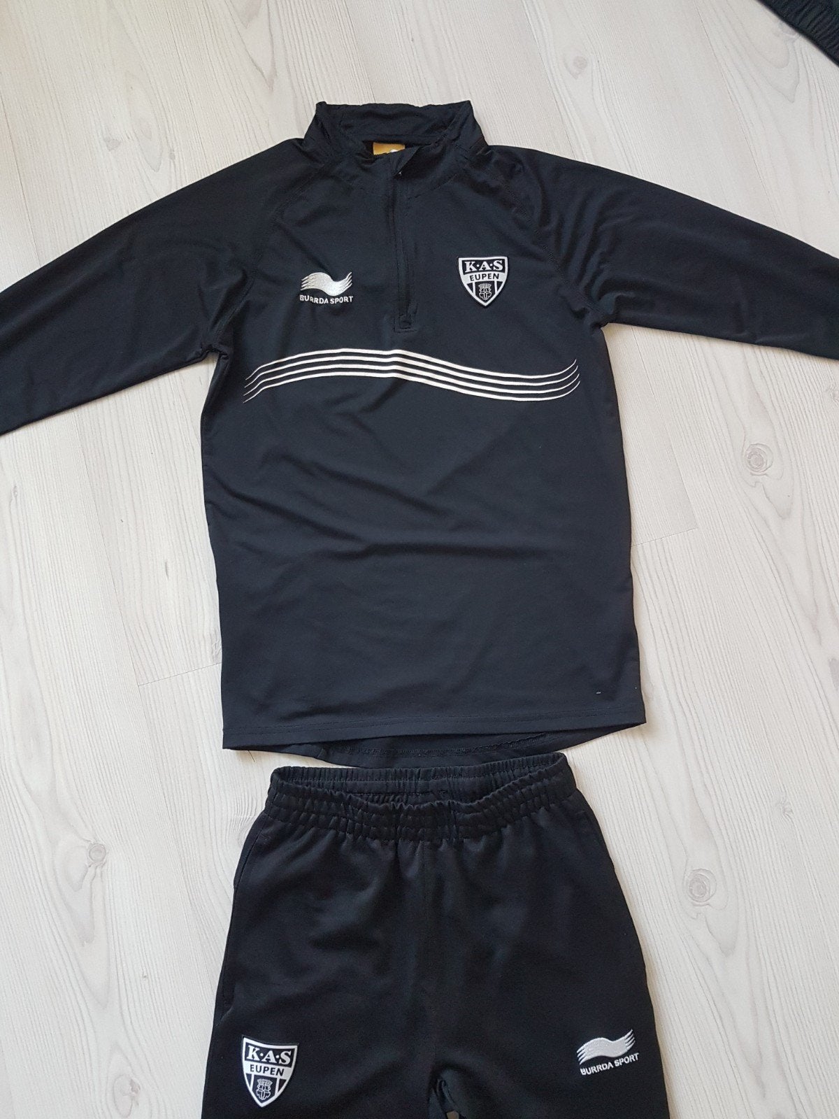 KAS Eupen heren trainingspak in size small, Blauw, Ophalen of Verzenden, Zo goed als nieuw, Voetbal