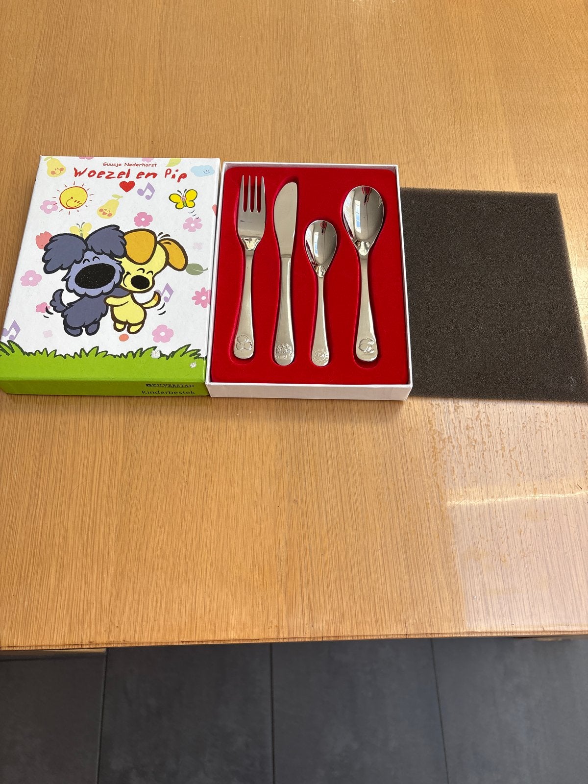 Niew in doos Woezel en Pip kinderbestekset, Kinderbestek, Bestekset, Ophalen of Verzenden, Zo goed als nieuw