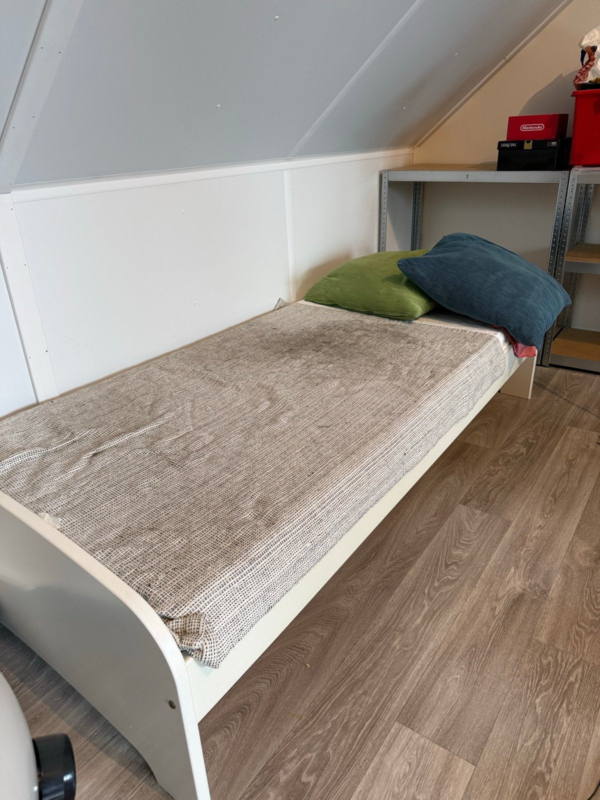 GRATIS Eenpersoons bed met lattenbodem en matrasbeschermer, Ophalen, Gebruikt, 90 cm, Eenpersoons