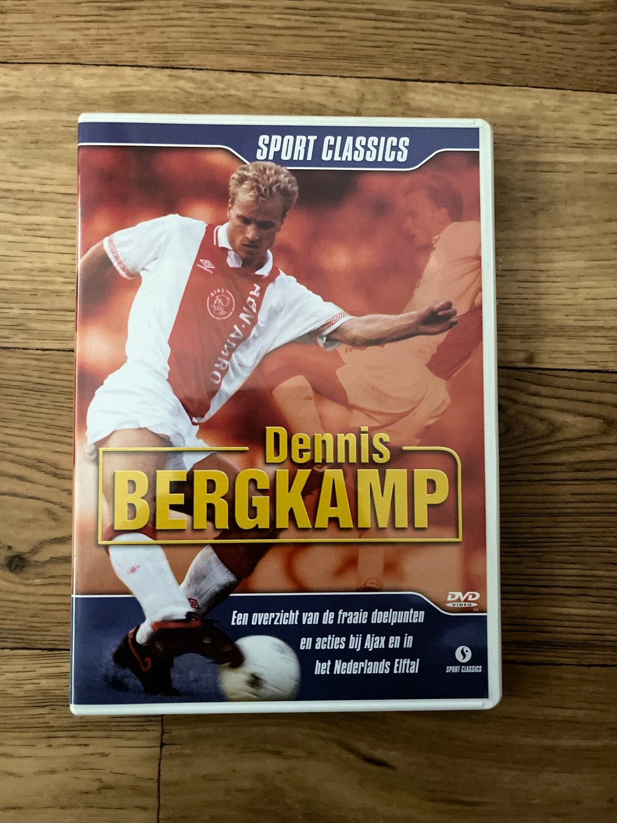 Sport Classics - Dennis Bergkamp DVD, Cd's en Dvd's, Dvd's | Sport en Fitness, Alle leeftijden, Nederlands, Voetbal, Zo goed als nieuw