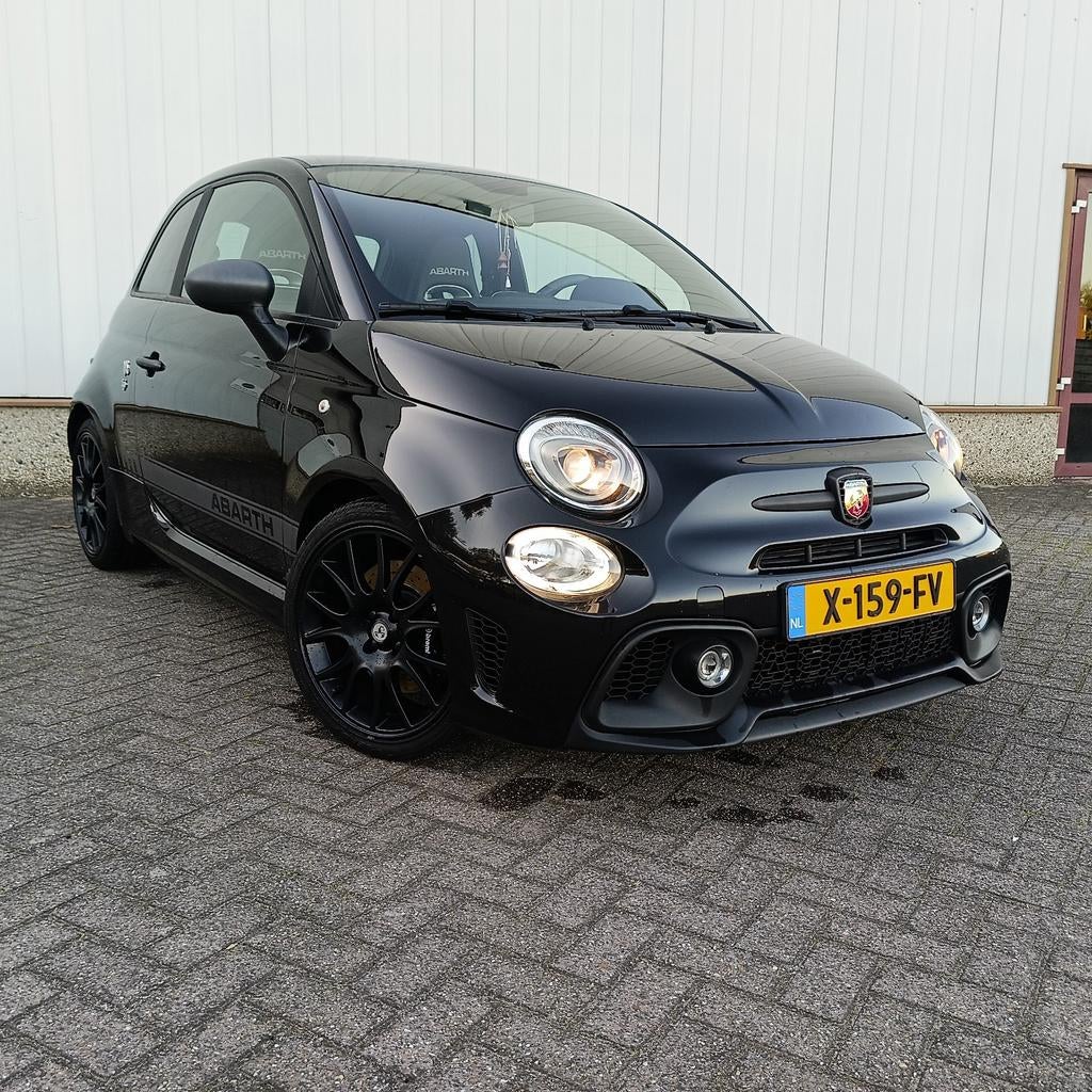 Fiat 500 1.4 T-Jet Abarth Competizione 180 PK | Abarth 595 C, Voorwielaandrijving, 40 €/maand, Zwart, 4 cilinders