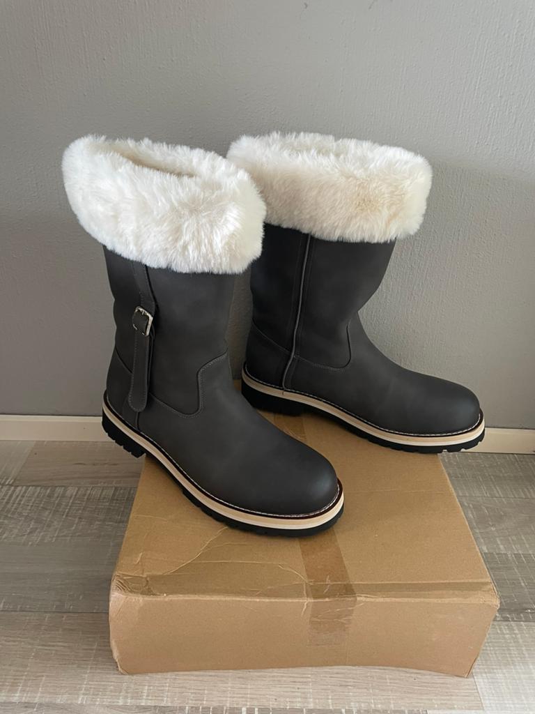 Grijze gevoerde winterlaarzen met bont – maat 43/44, Kleding | Heren, Schoenen, Ophalen of Verzenden, Zo goed als nieuw, Zwart