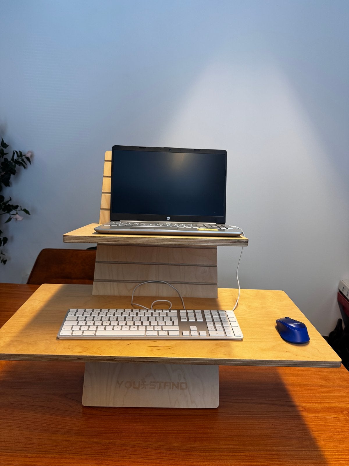 You-Stand Ergonomische Laptop- en Toetsenbordstandaard, Computers en Software, Laptopstandaarden, Ophalen, Zo goed als nieuw, In hoogte verstelbaar