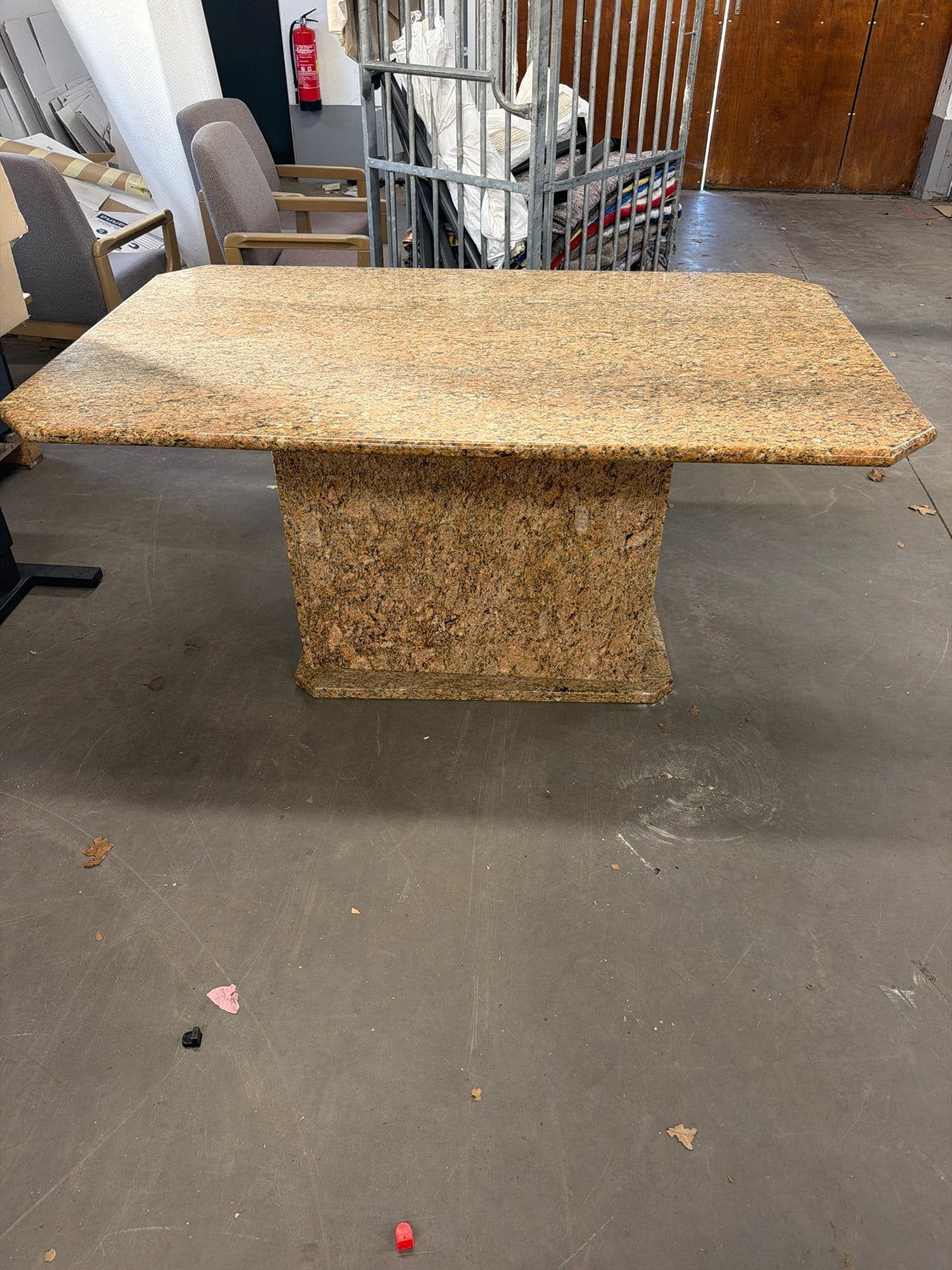 Elegante granieten eettafel - Duurzaam en stijlvol, Huis en Inrichting, Tafels | Eettafels, Ophalen, Overige materialen, Gebruikt