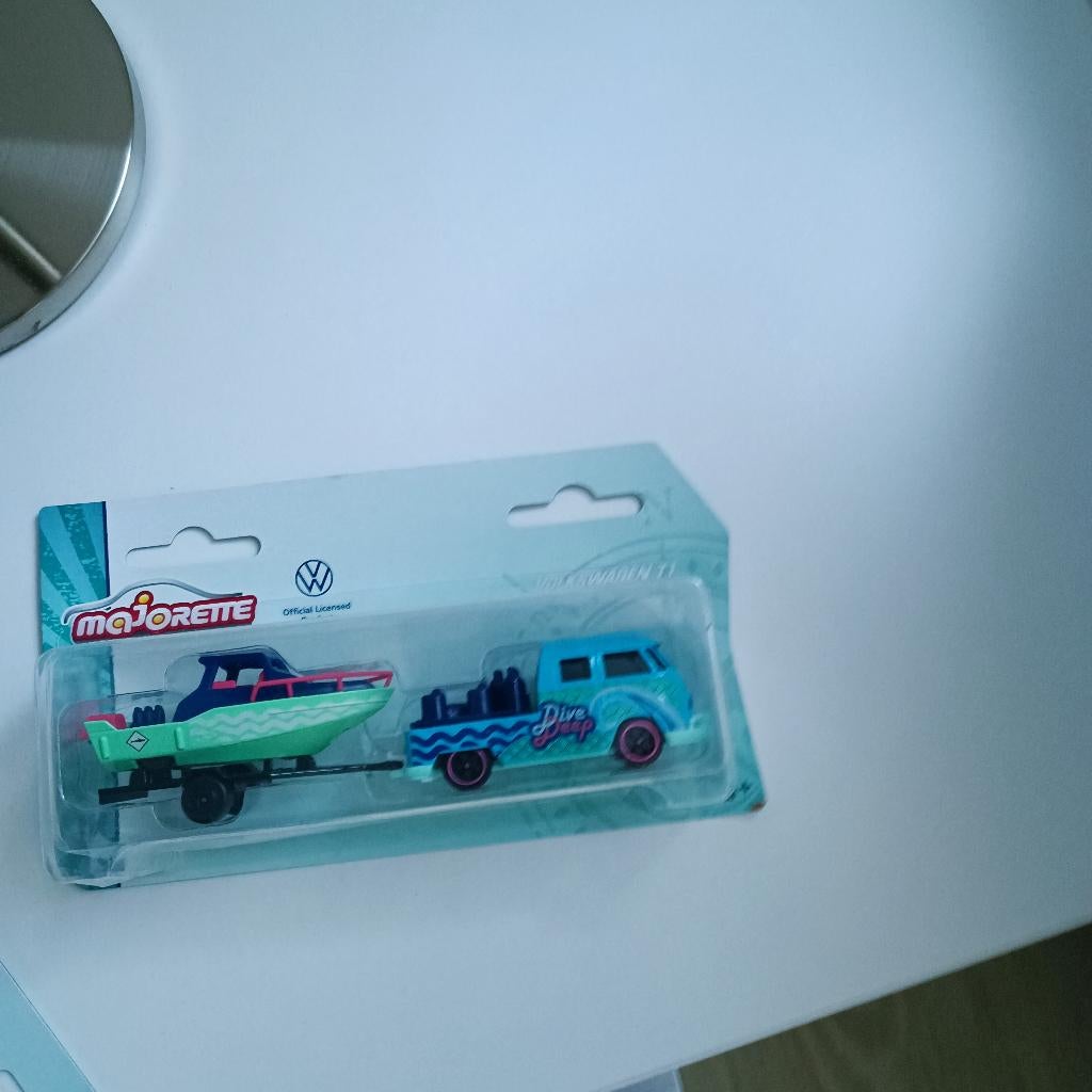 Majorette vw Volkswagen bus met boot op aanhanger, Ophalen of Verzenden, Nieuw, Bus of Vrachtwagen