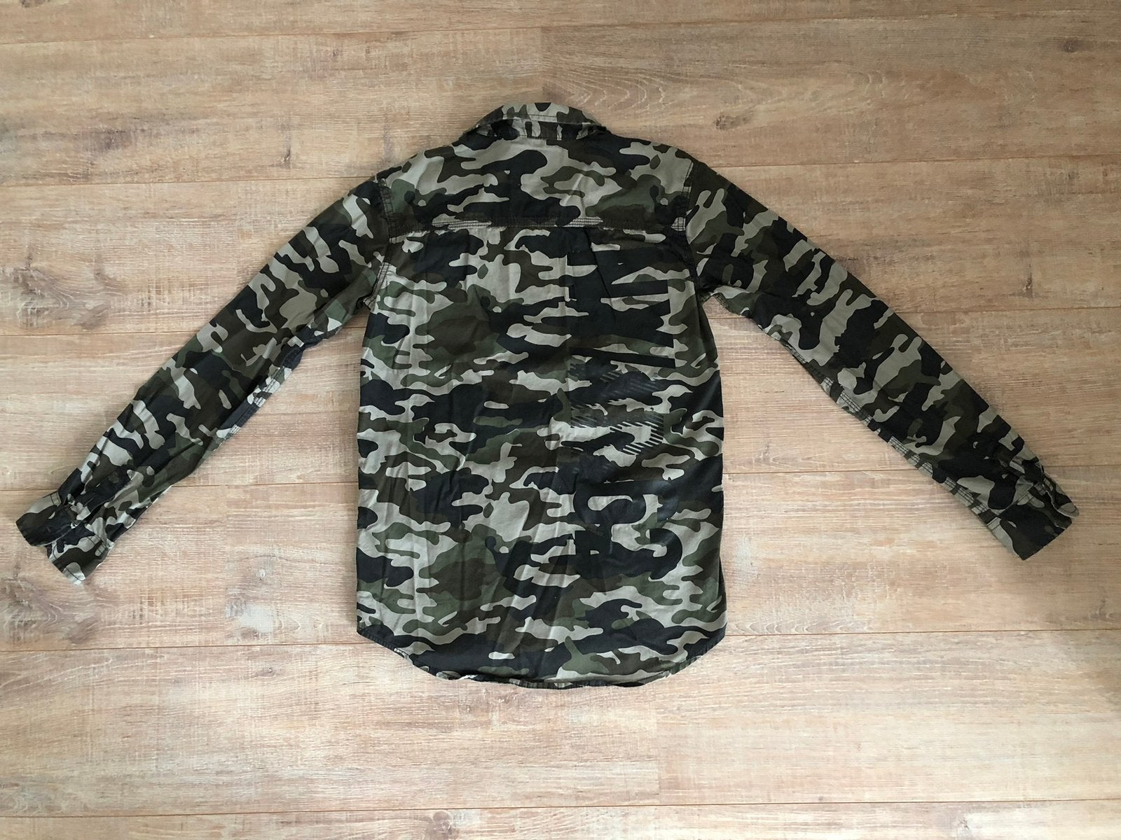 Als nieuw stoer overhemd blouse legerprint legergroen 158, Ophalen of Verzenden, Zo goed als nieuw, Jongen, Overhemd of Blouse