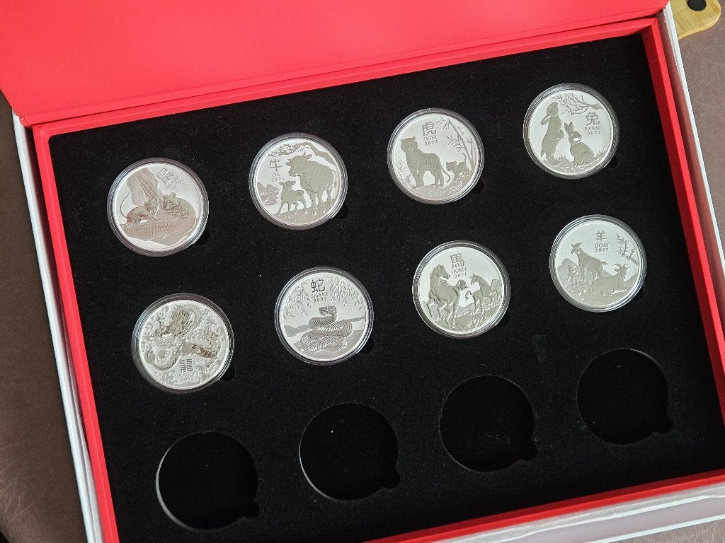 (BOX 1) AUSTRALIA LUNAR III 2020 t/m 2027  IS 8X ONE OUNCE, Postzegels en Munten, Ophalen of Verzenden, Setje, Zilver