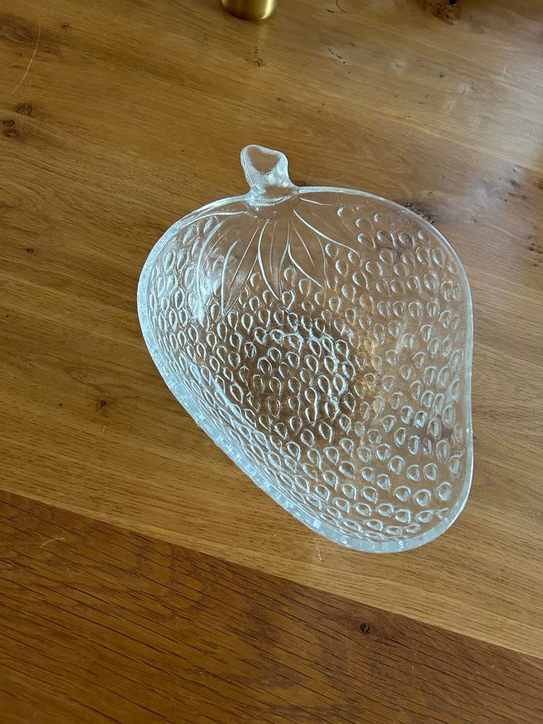 Glazen aardbei schaal, Schaal, Ophalen of Verzenden, Overige vormen, Glas
