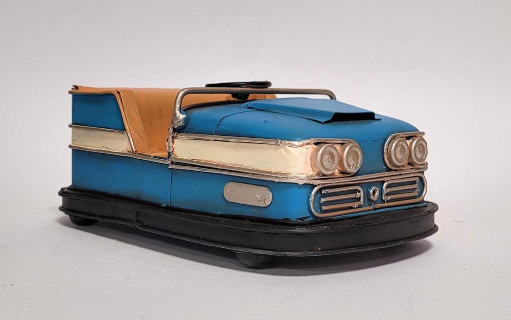 Botsauto blauw klein miniatuur van metaal blikken model deco, Verzamelen, Retro, Ophalen of Verzenden, Huis en Inrichting