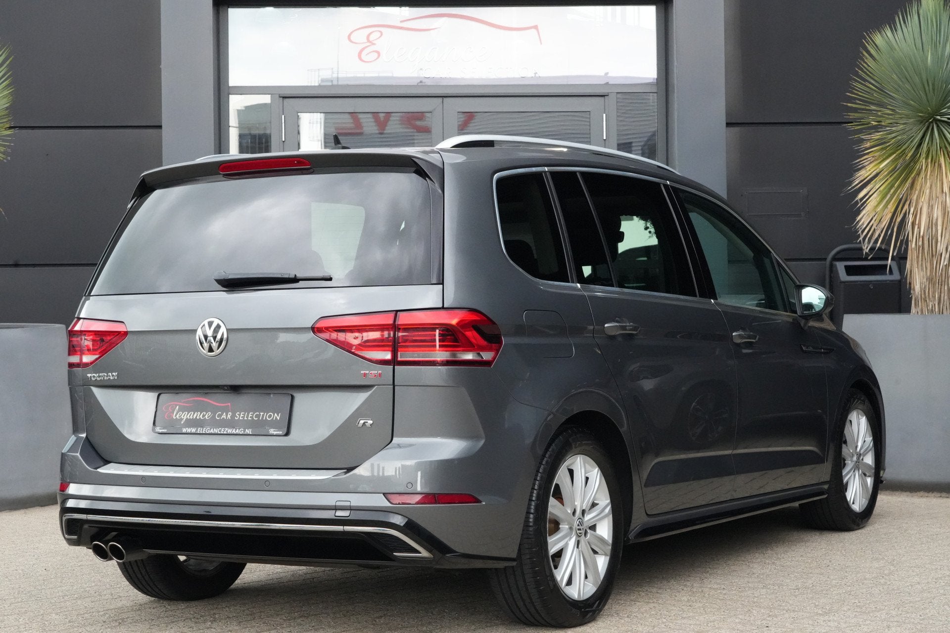 Volkswagen Touran 1.8 TSI Highline Business R 7p | 180pk | P, Gebruikt, 4 cilinders, 1462 kg, 179 pk