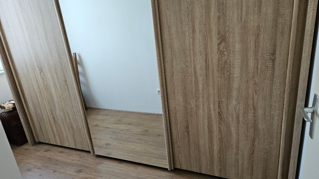 Kast met 3 schuifdeuren, waarvan één met spiegel, Huis en Inrichting, Kasten | Kledingkasten, Ophalen, Met deur(en), 200 cm of meer