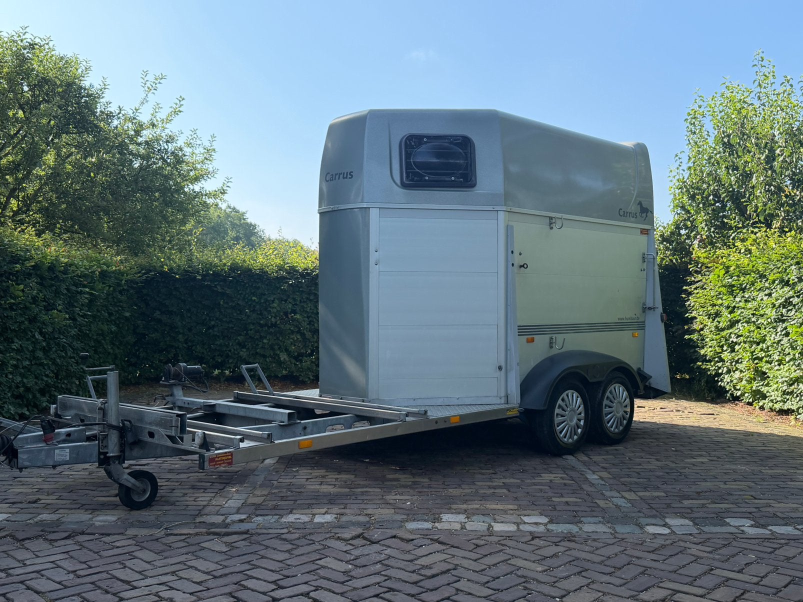 Mooie vol aluminium 2 paards Humbaur mentrailer